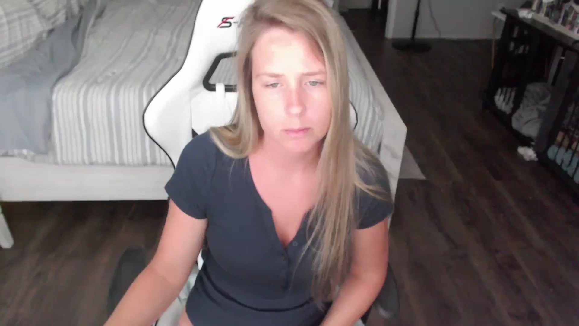 Gallery image thumbnail from ZenZoey's myfreecams stream on, 08/05/2025, 18:26 image 7 of 20