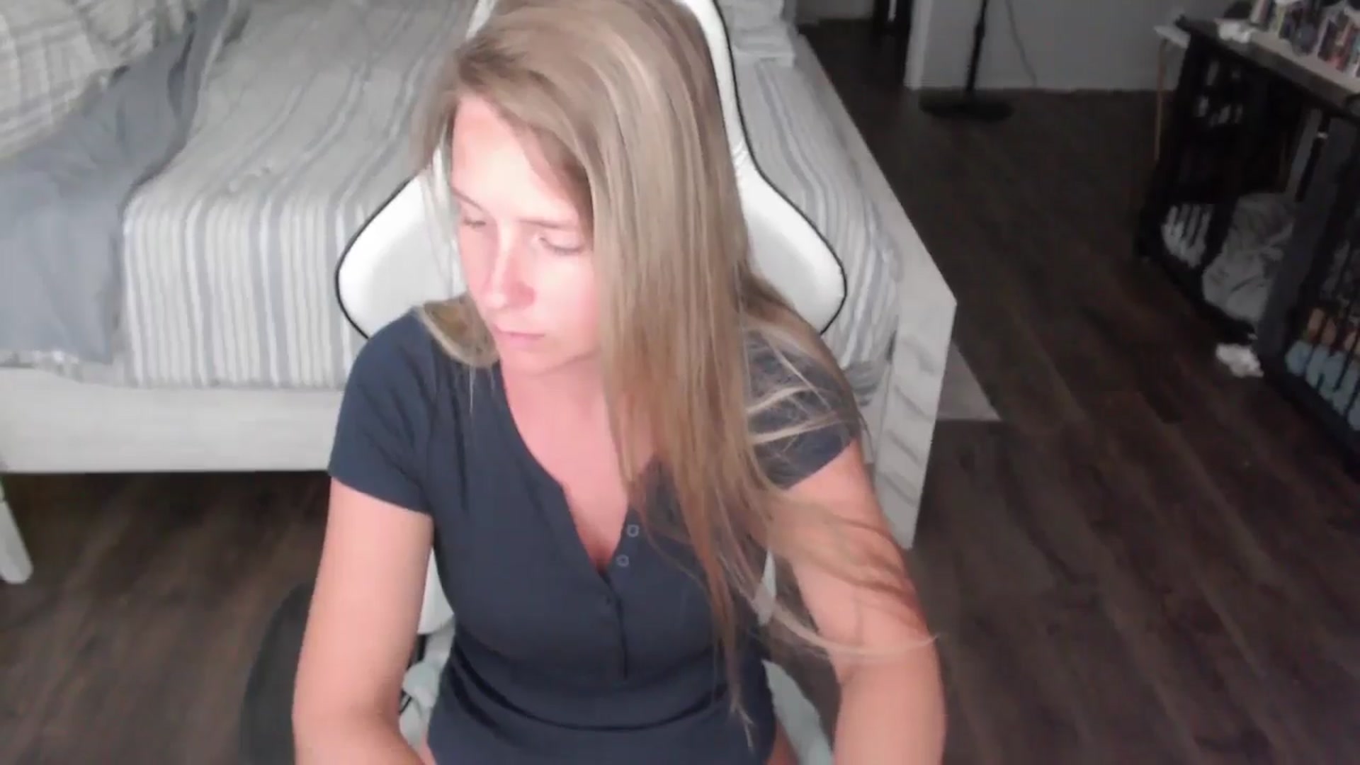 Gallery image thumbnail from ZenZoey's myfreecams stream on, 08/05/2025, 18:26 image 10 of 20