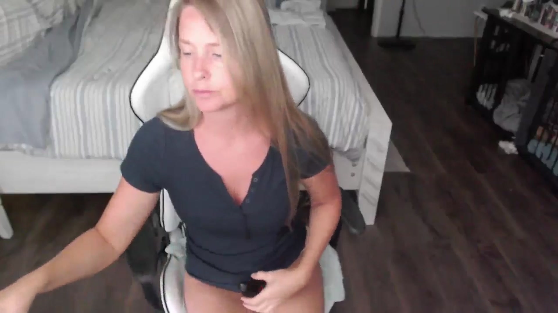 Gallery image thumbnail from ZenZoey's myfreecams stream on, 08/05/2025, 18:26 image 20 of 20