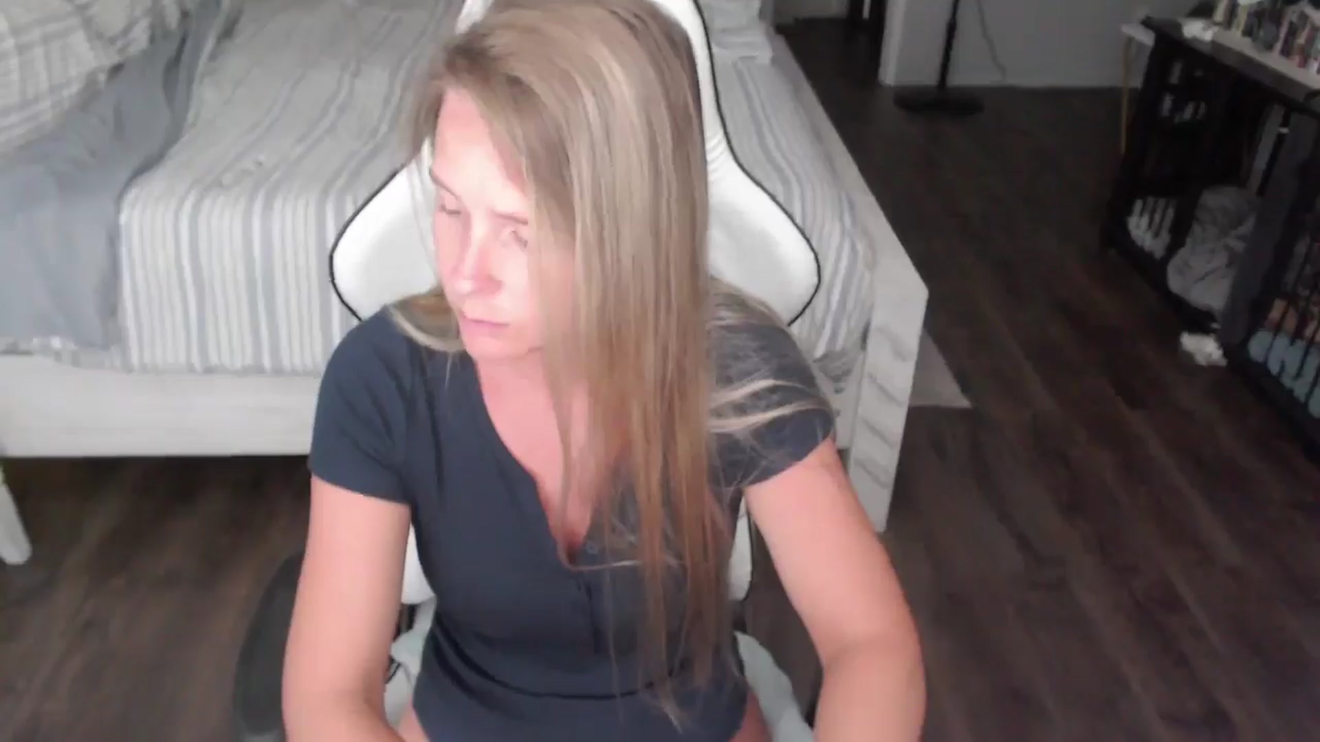 Gallery image thumbnail from ZenZoey's myfreecams stream on, 08/05/2025, 18:26 image 8 of 20