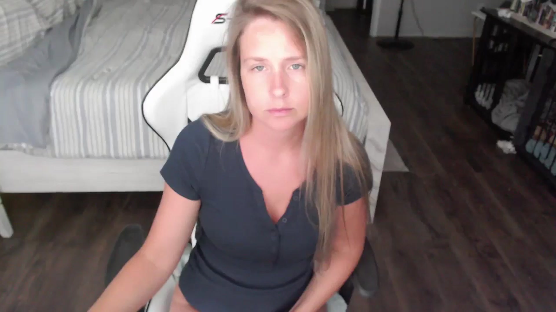 Gallery image thumbnail from ZenZoey's myfreecams stream on, 08/05/2025, 18:26 image 5 of 20