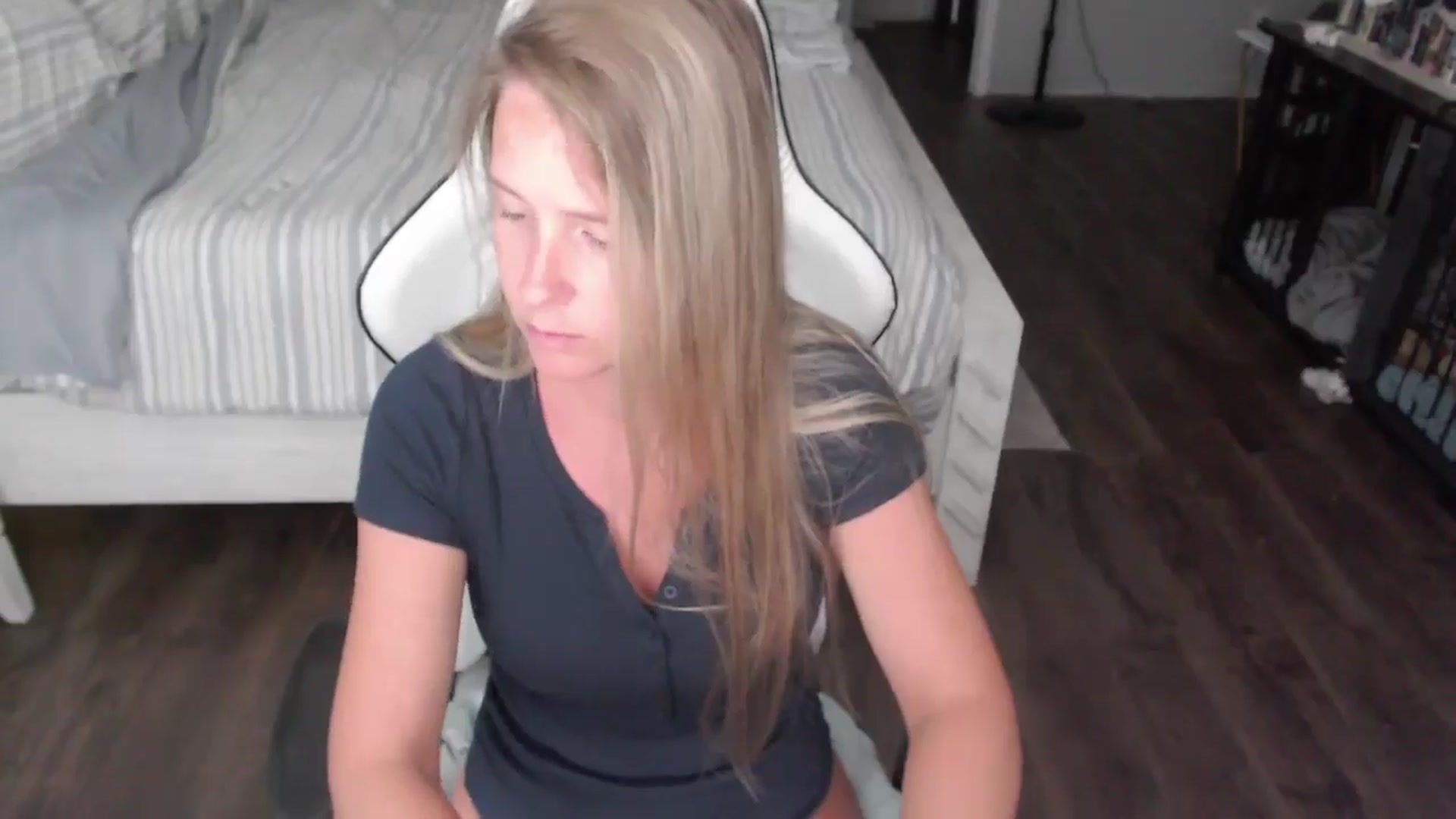 Gallery image thumbnail from ZenZoey's myfreecams stream on, 08/05/2025, 18:26 image 6 of 20