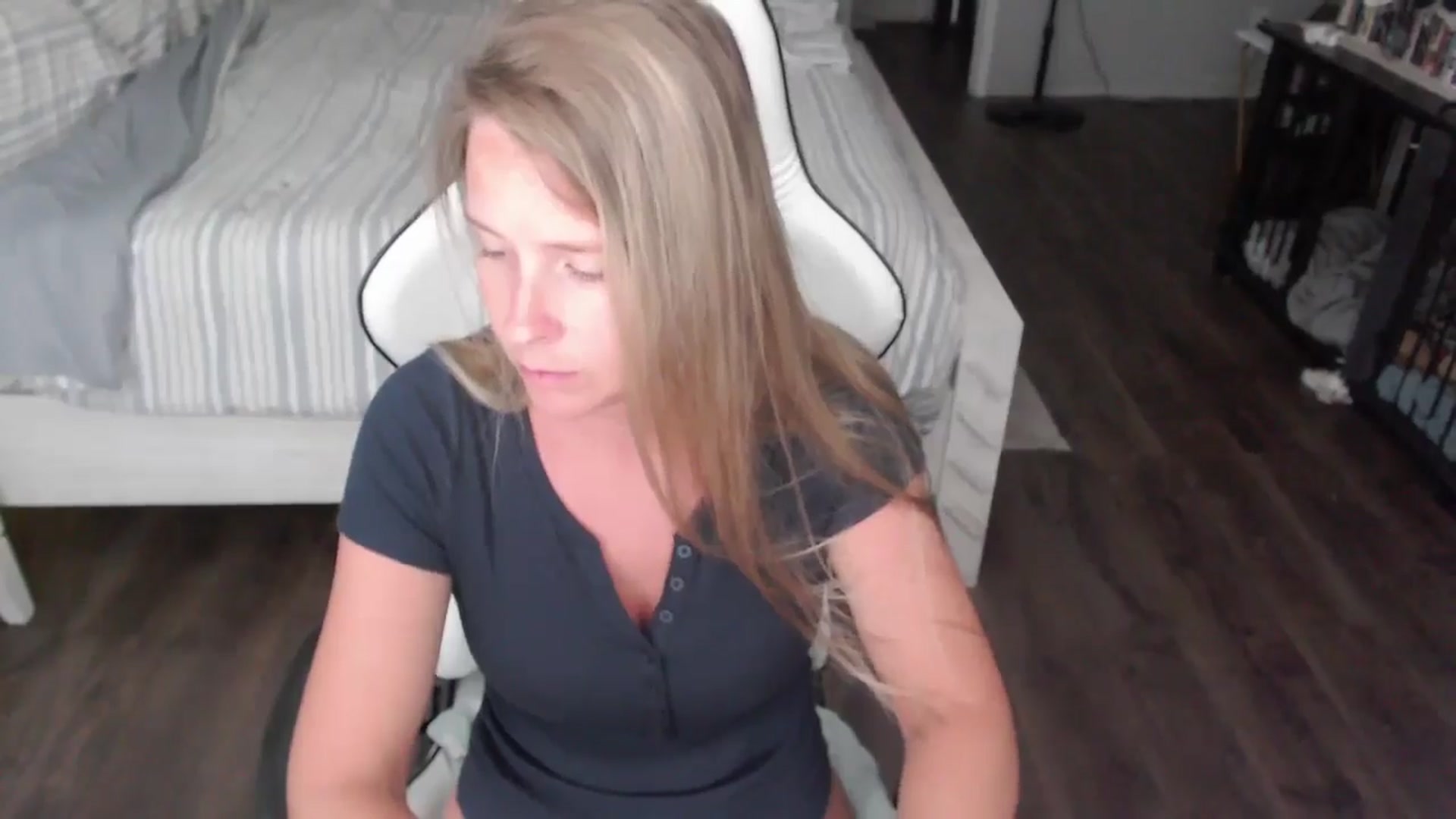 Gallery image thumbnail from ZenZoey's myfreecams stream on, 08/05/2025, 18:26 image 11 of 20