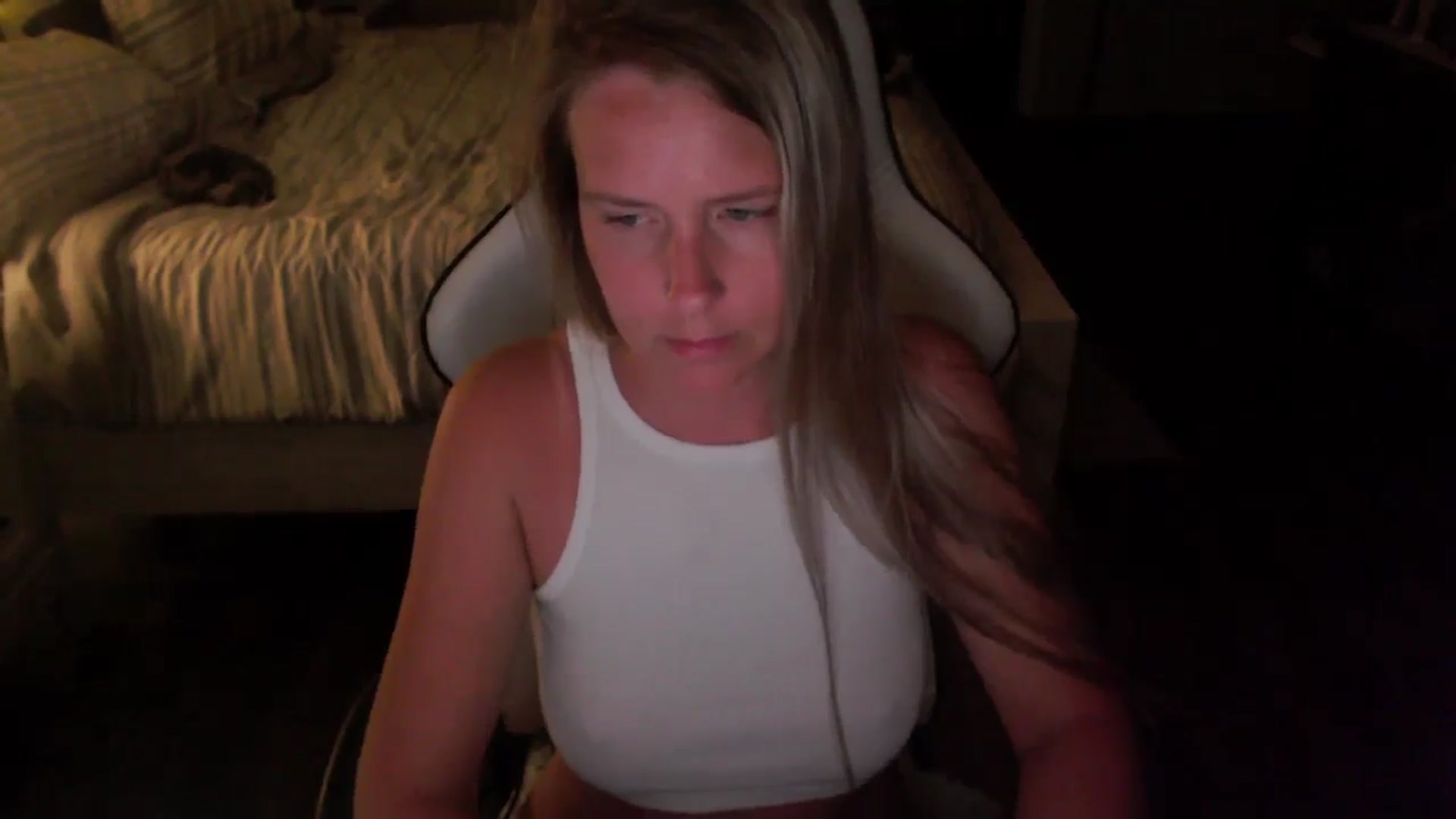 Gallery image thumbnail from ZenZoey's myfreecams stream on, 08/06/2025, 01:18 image 15 of 20