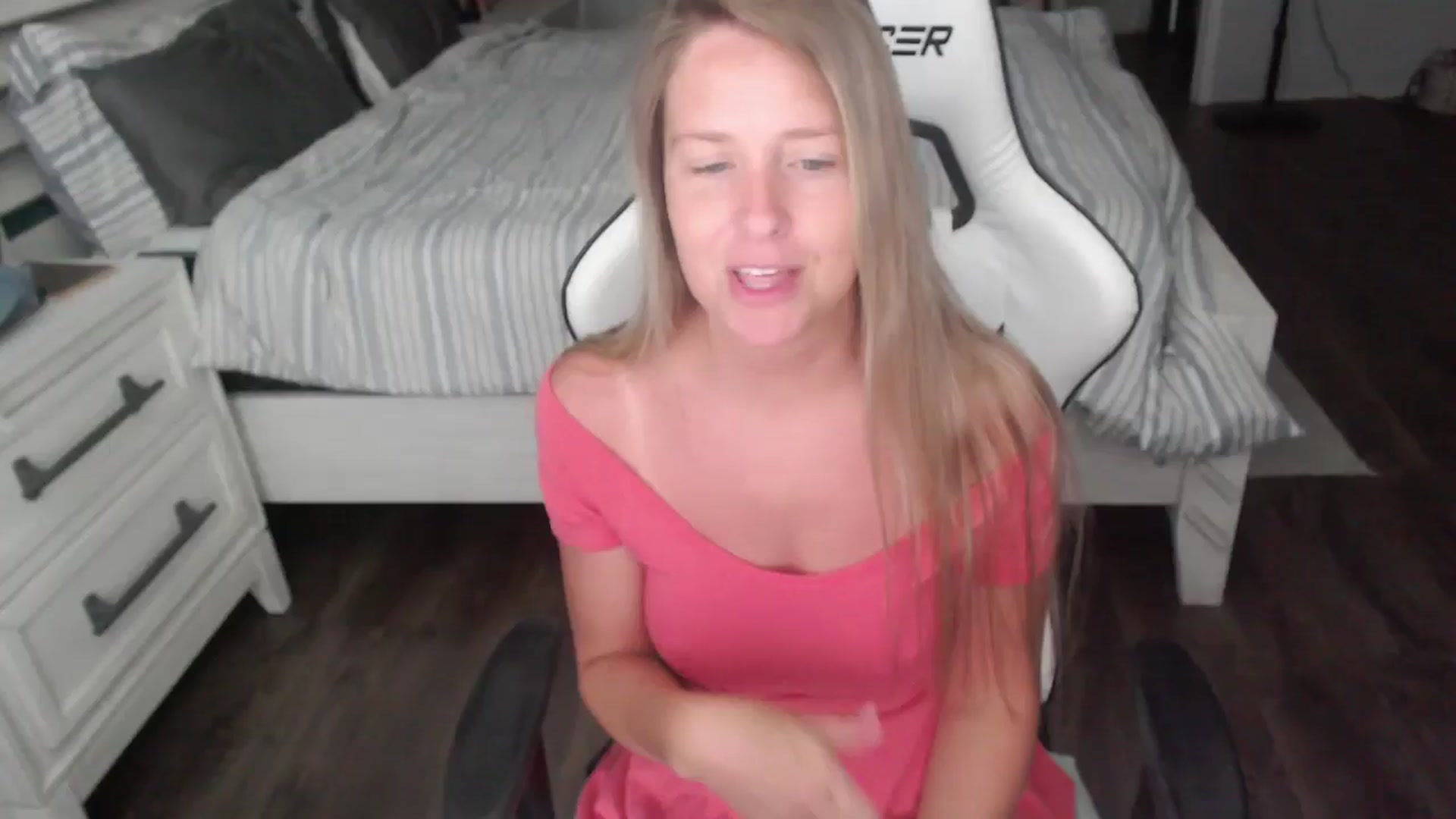 Gallery image thumbnail from ZenZoey's myfreecams stream on, 08/06/2025, 16:11 image 2 of 20