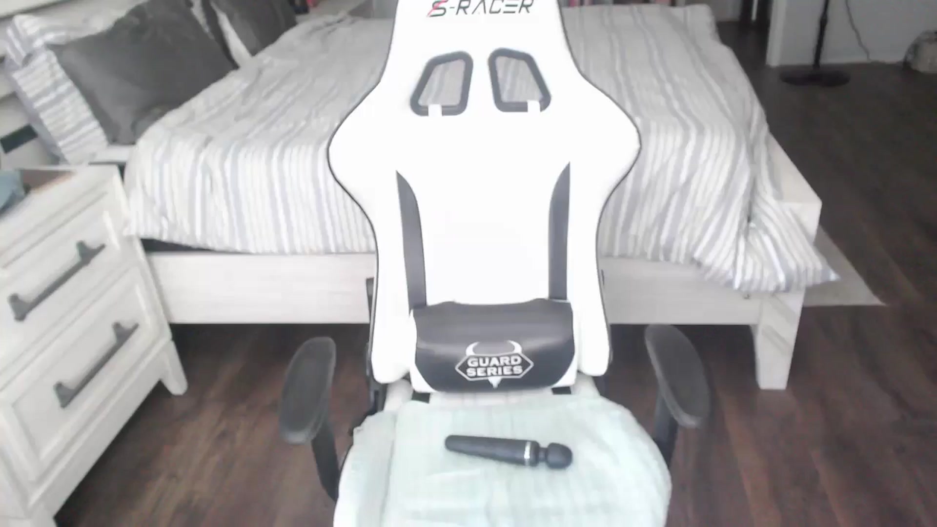Gallery image thumbnail from ZenZoey's myfreecams stream on, 08/06/2025, 16:11 image 13 of 20