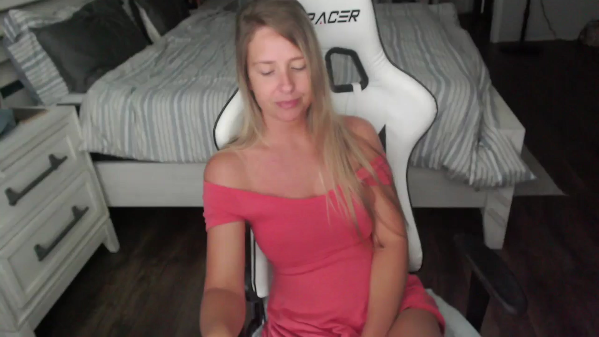 Gallery image thumbnail from ZenZoey's myfreecams stream on, 08/06/2025, 16:11 image 6 of 20
