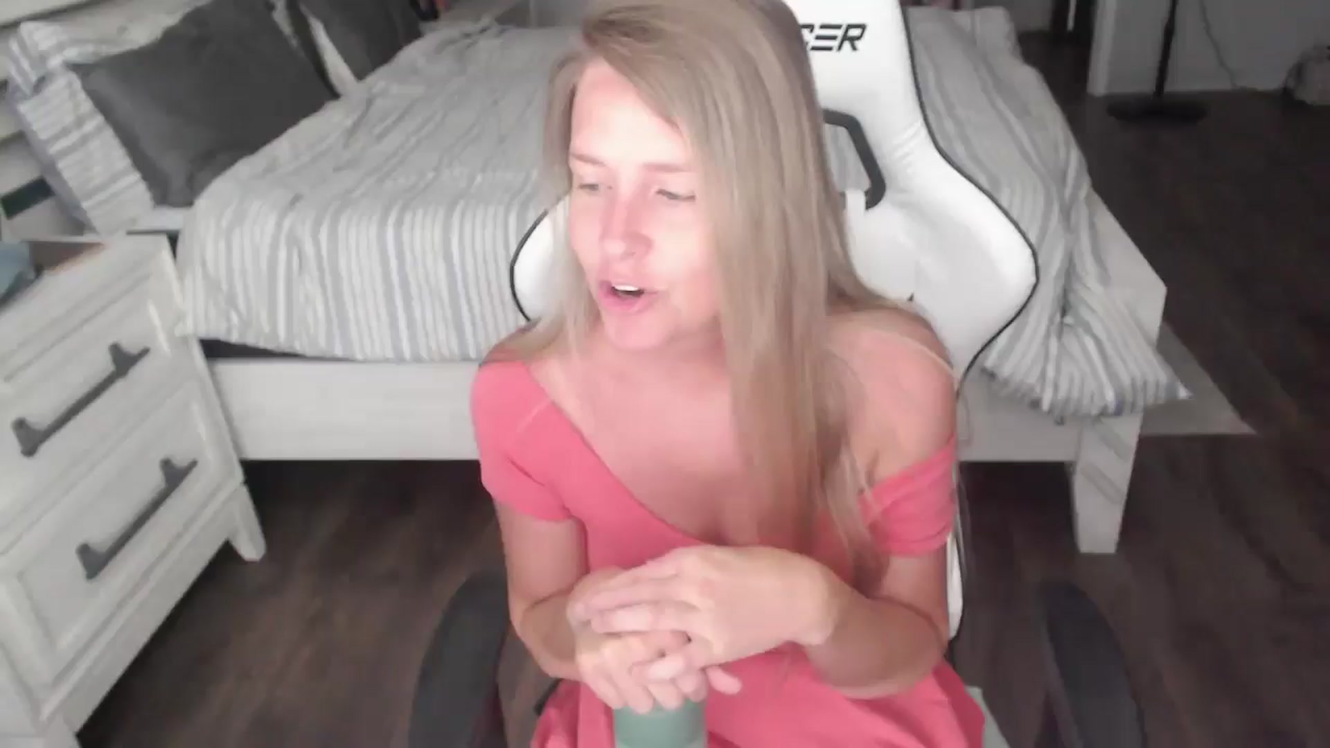 Gallery image thumbnail from ZenZoey's myfreecams stream on, 08/06/2025, 16:11 image 1 of 20