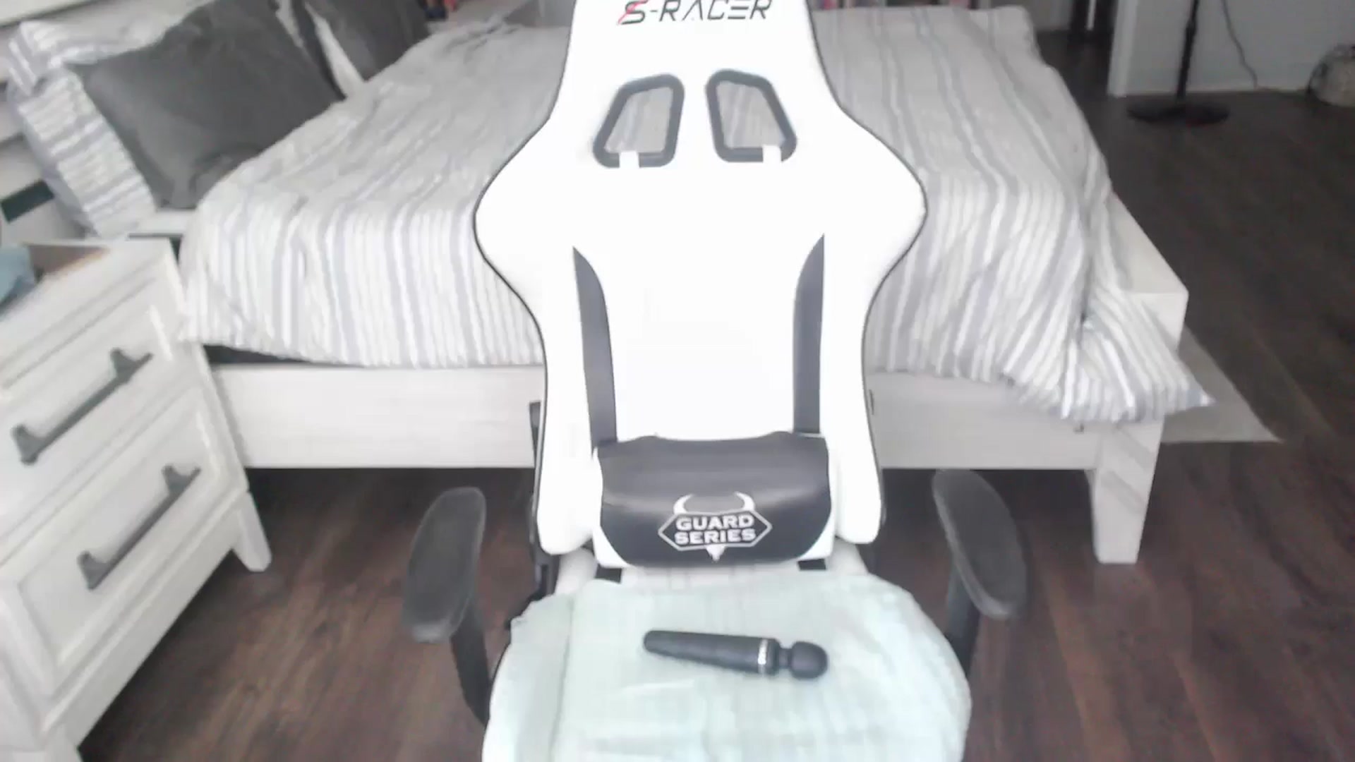 Gallery image thumbnail from ZenZoey's myfreecams stream on, 08/06/2025, 16:11 image 12 of 20