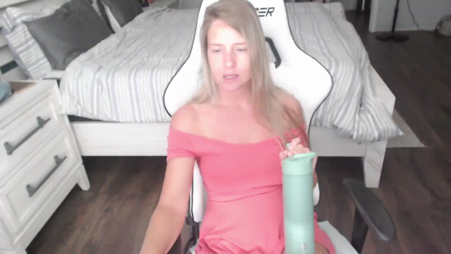 Gallery image thumbnail from ZenZoey's myfreecams stream on, 08/06/2025, 16:11 image 9 of 20