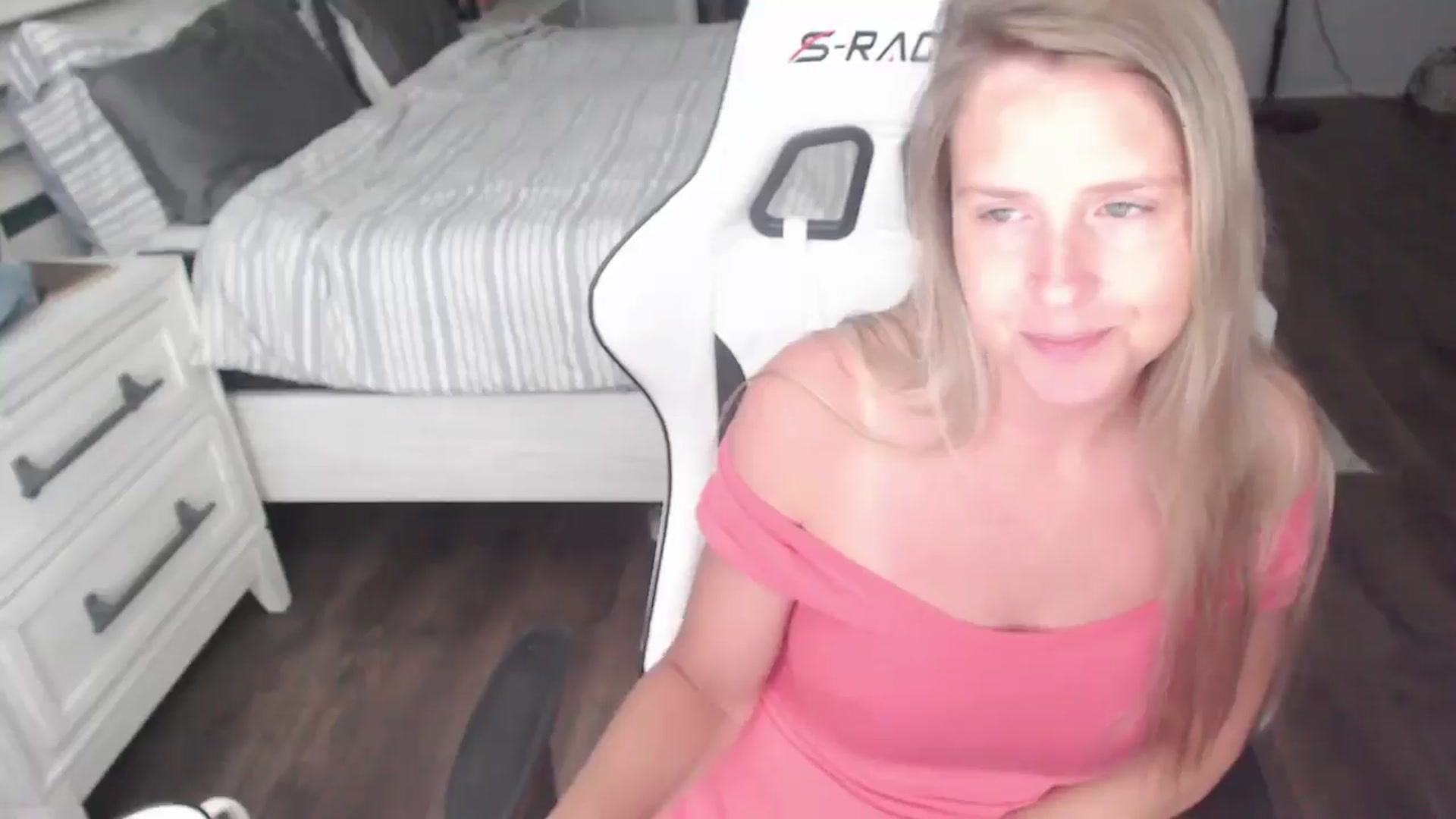 Gallery image thumbnail from ZenZoey's myfreecams stream on, 08/06/2025, 16:11 image 18 of 20