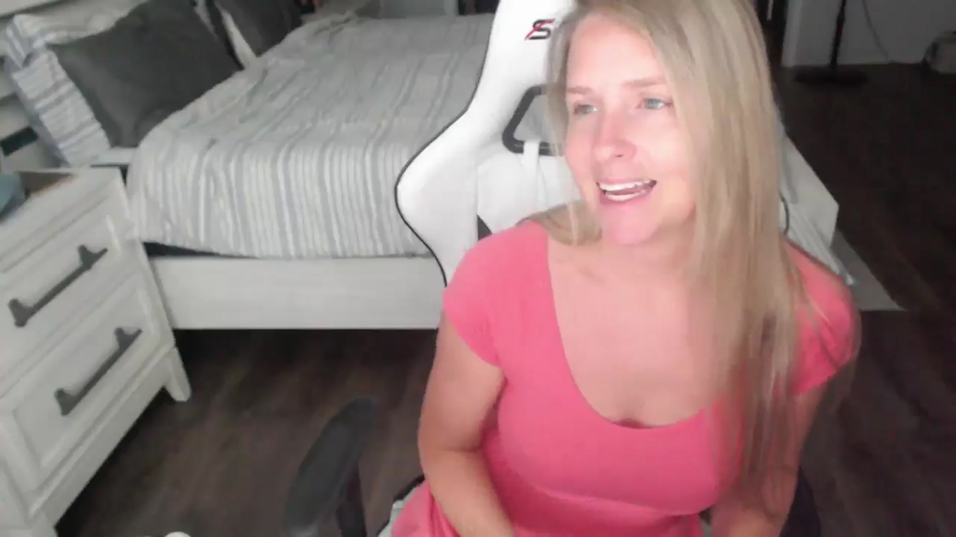 Gallery image thumbnail from ZenZoey's myfreecams stream on, 08/06/2025, 16:11 image 16 of 20