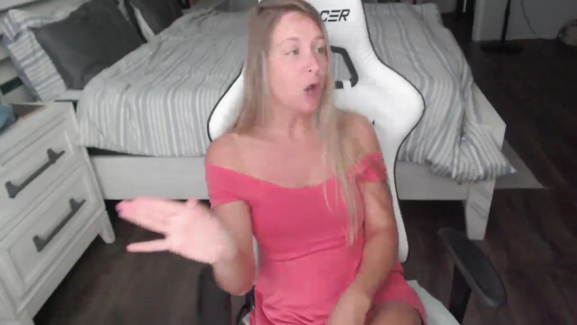 Gallery image thumbnail from ZenZoey's myfreecams stream on, 08/06/2025, 16:11 image 8 of 20