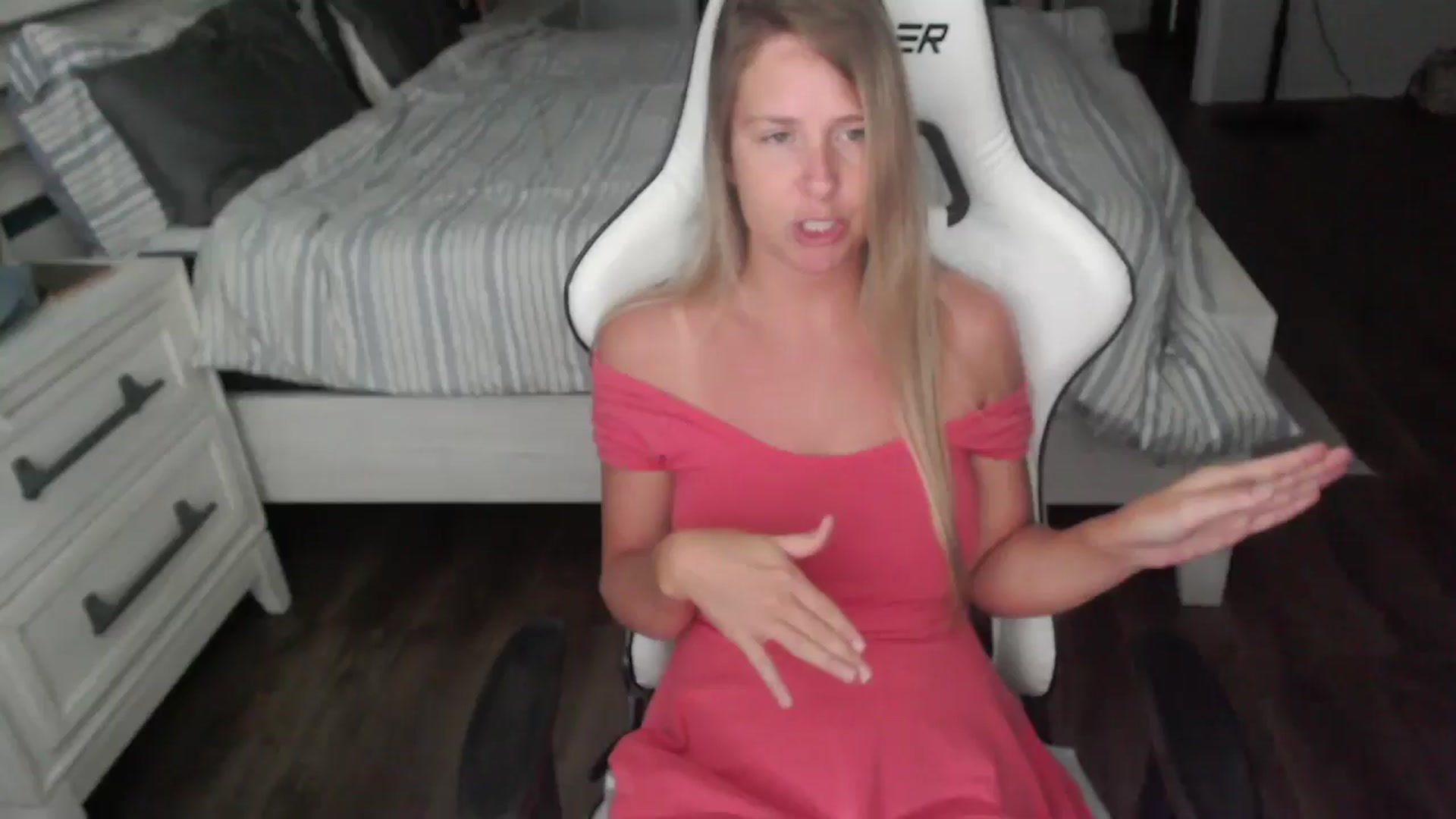 Gallery image thumbnail from ZenZoey's myfreecams stream on, 08/06/2025, 16:11 image 4 of 20