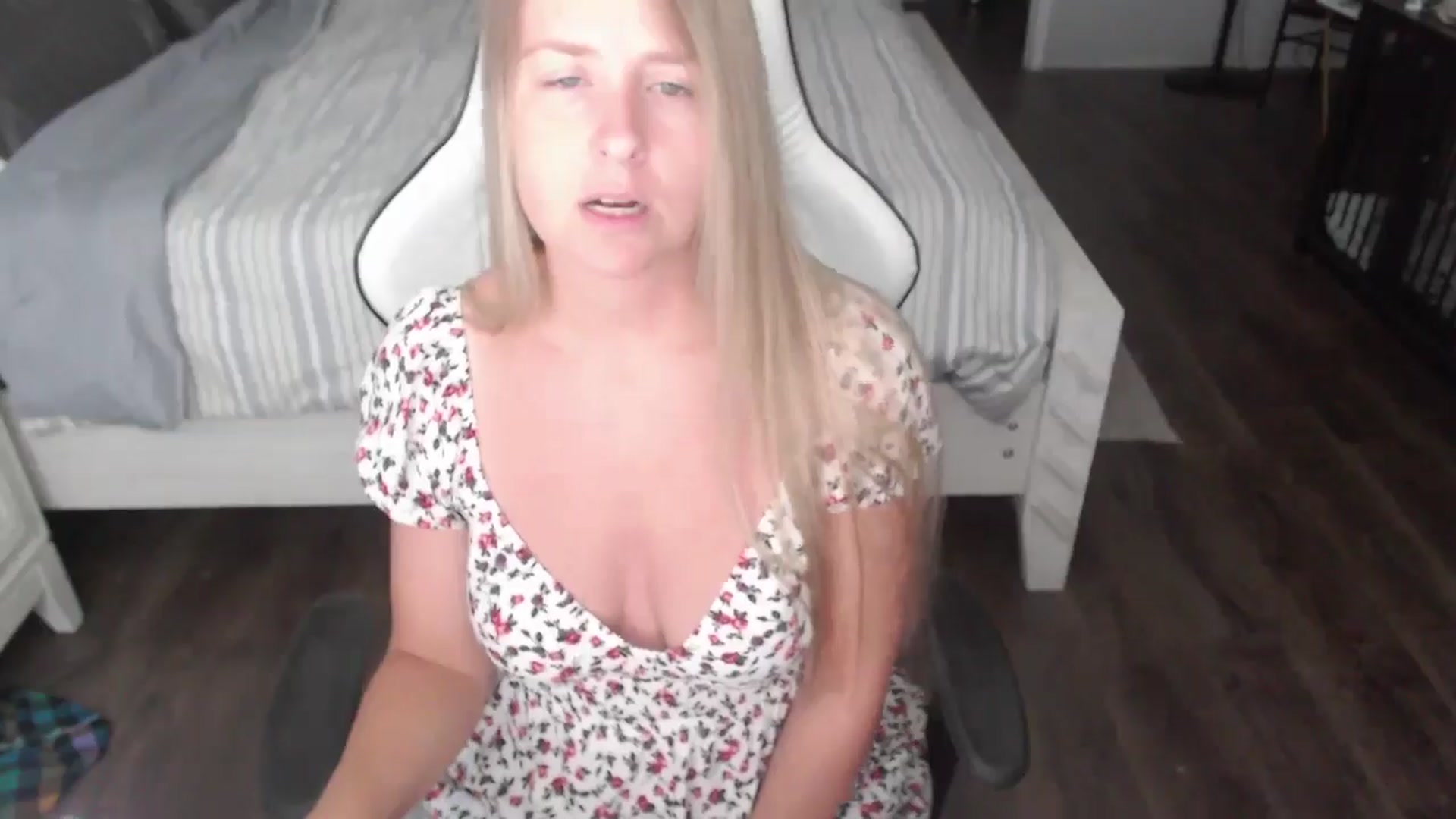 Gallery image thumbnail from ZenZoey's myfreecams stream on, 08/12/2025, 15:40 image 11 of 20