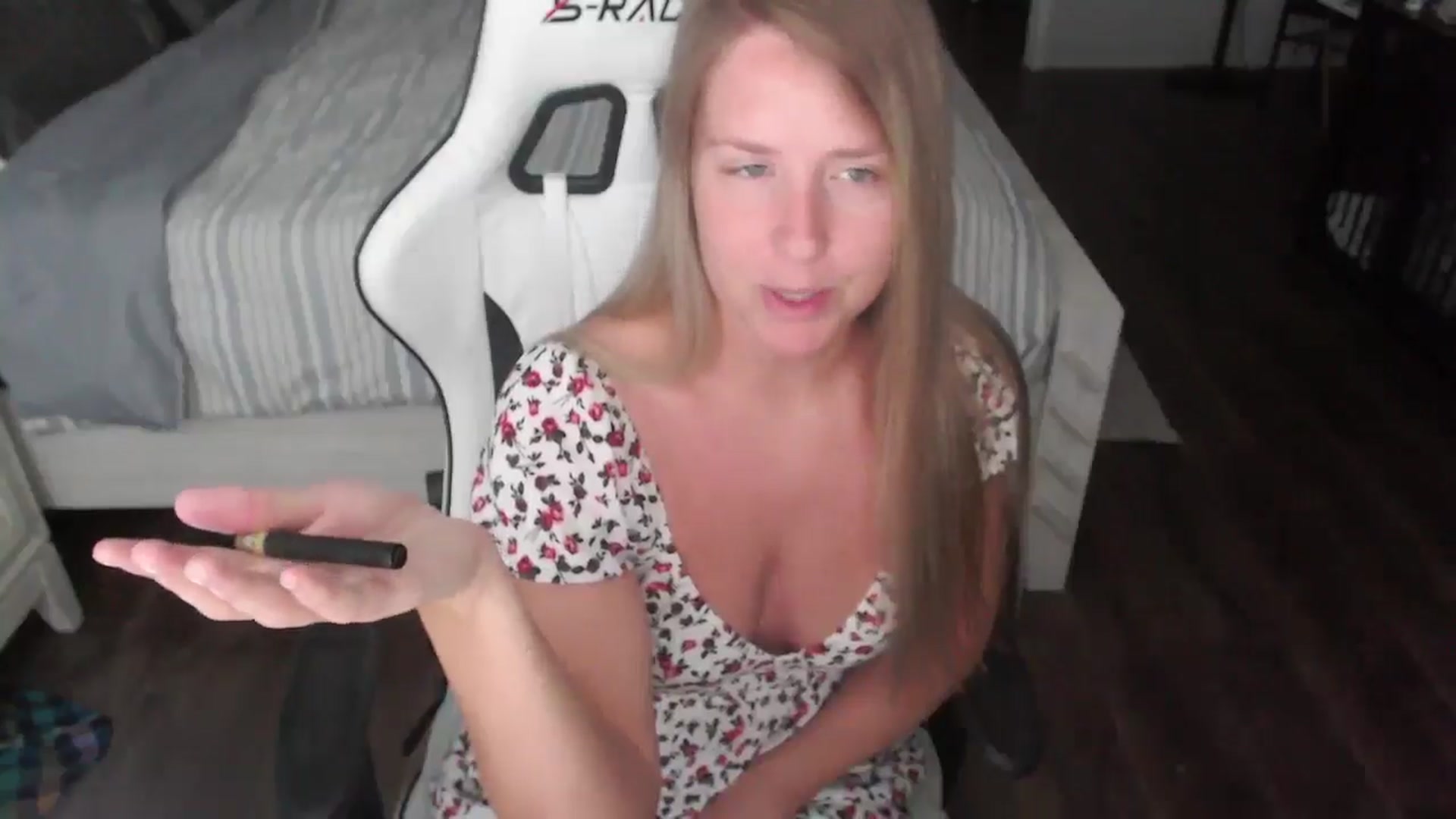 Gallery image thumbnail from ZenZoey's myfreecams stream on, 08/12/2025, 15:40 image 7 of 20