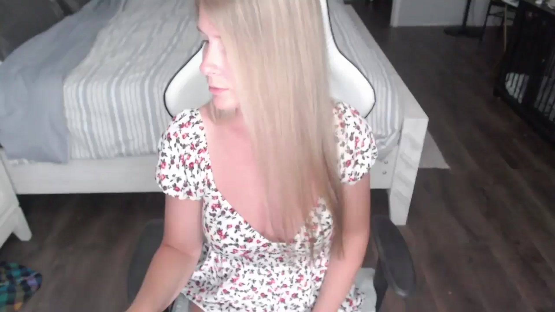 Gallery image thumbnail from ZenZoey's myfreecams stream on, 08/12/2025, 15:40 image 15 of 20
