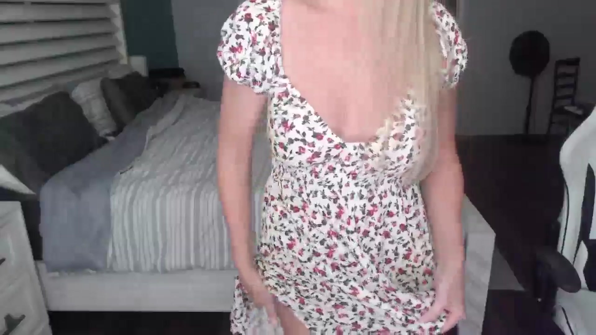 Gallery image thumbnail from ZenZoey's myfreecams stream on, 08/12/2025, 17:47 image 15 of 20