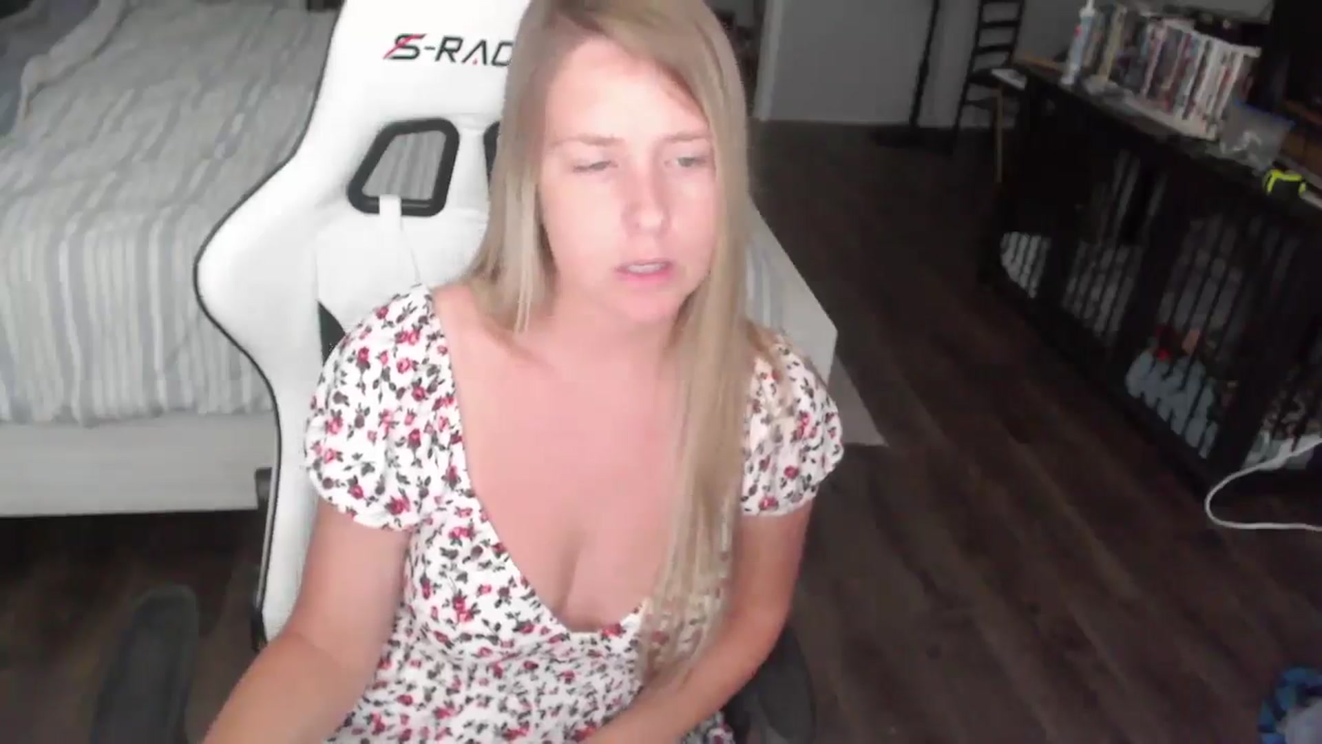 Gallery image thumbnail from ZenZoey's myfreecams stream on, 08/12/2025, 17:47 image 10 of 20