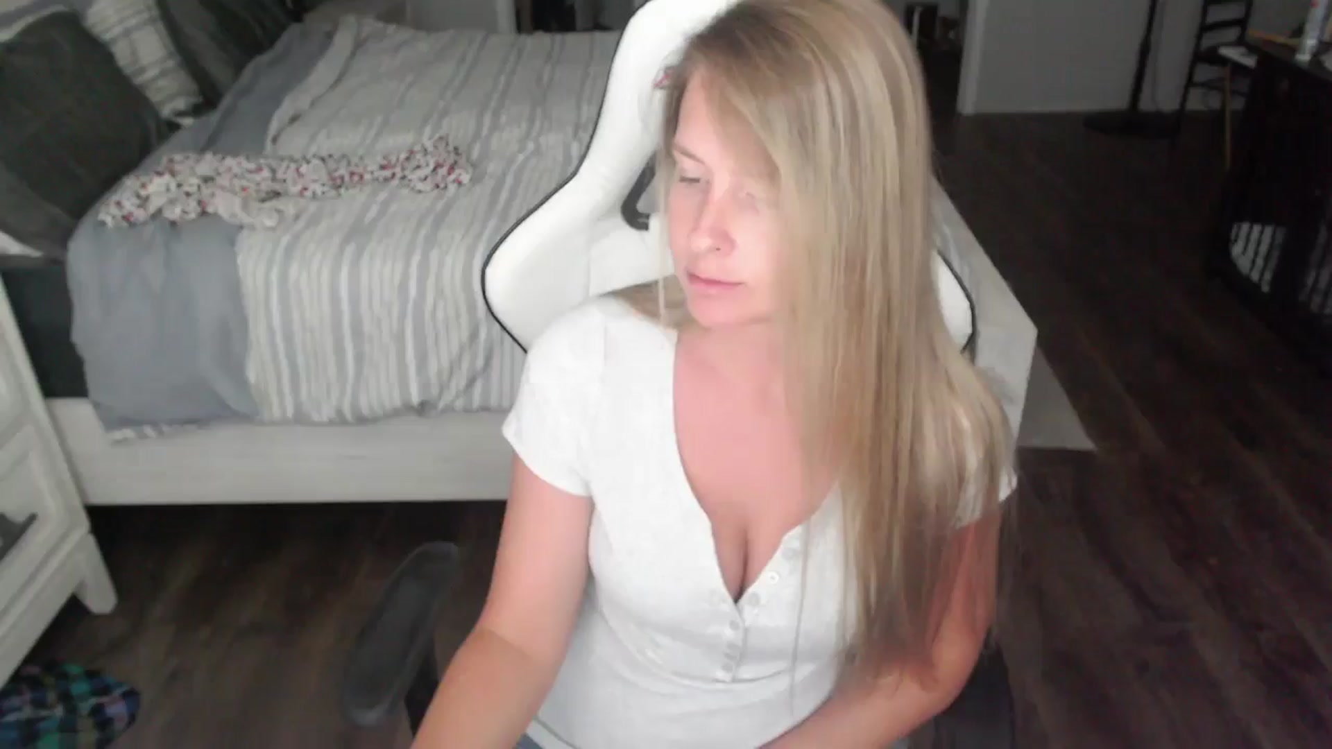 Gallery image thumbnail from ZenZoey's myfreecams stream on, 08/12/2025, 18:14 image 1 of 20