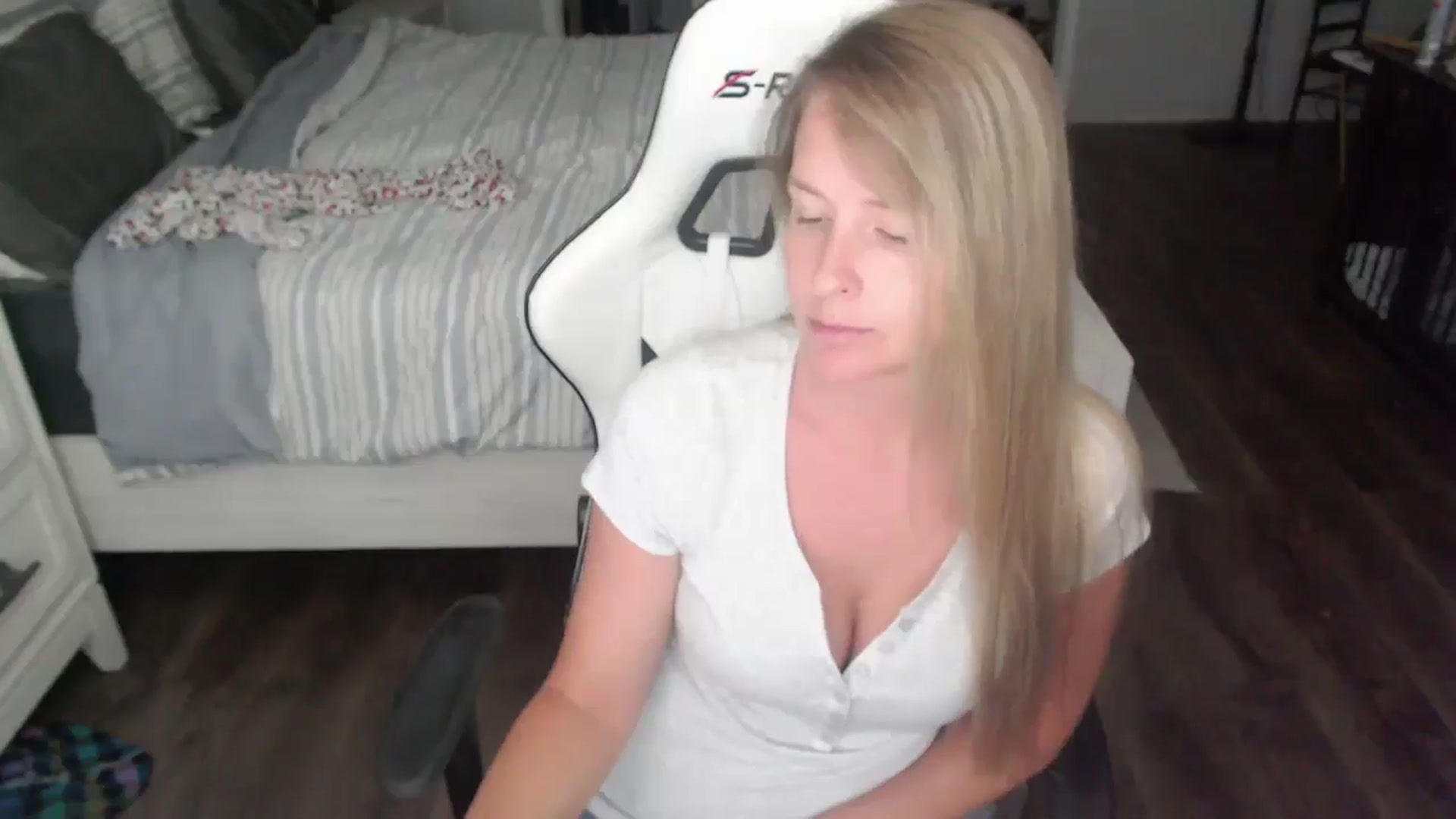 Gallery image thumbnail from ZenZoey's myfreecams stream on, 08/12/2025, 18:14 image 2 of 20