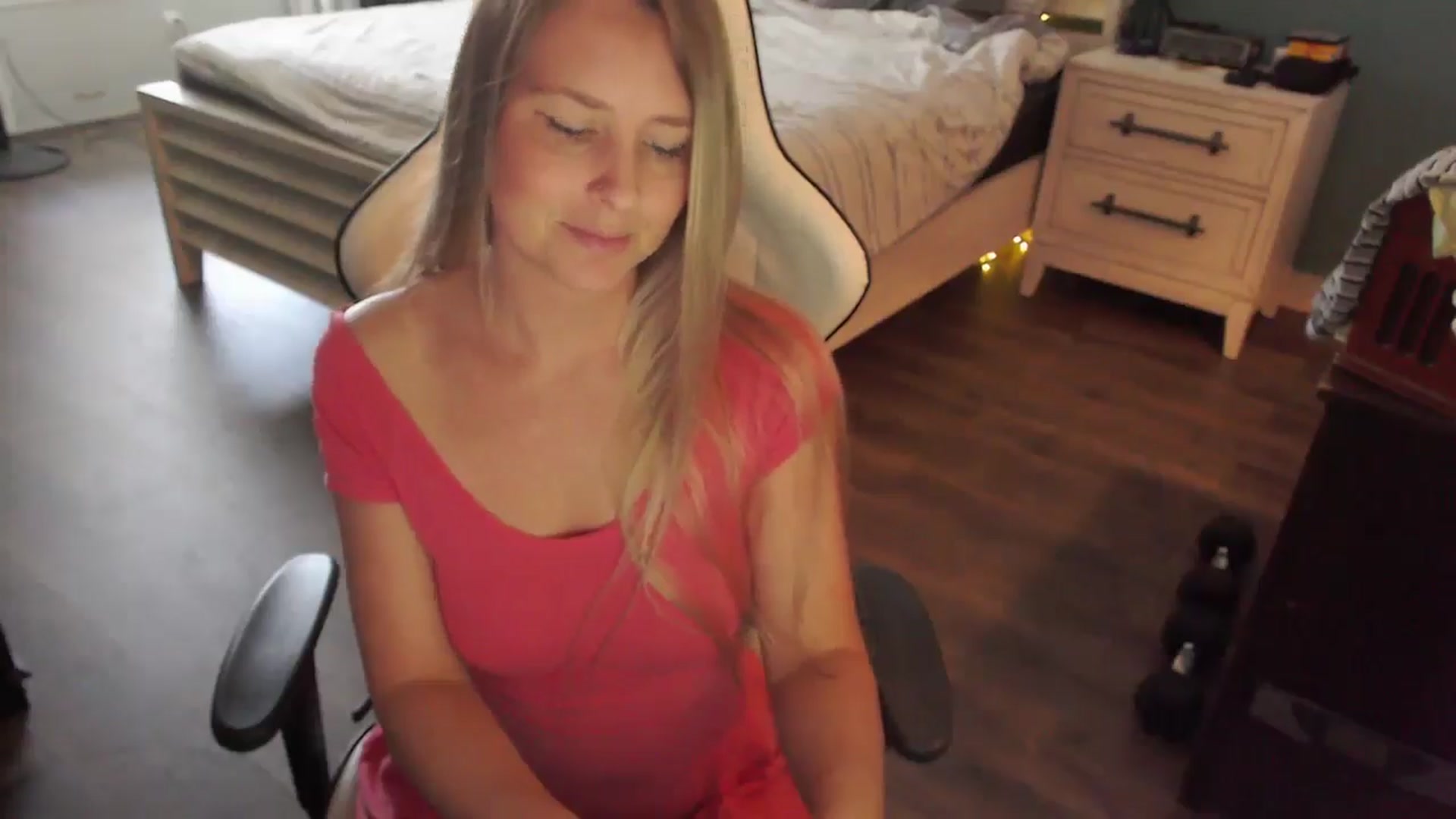 Gallery image thumbnail from ZenZoey's myfreecams stream on, 09/16/2025, 17:26 image 18 of 20