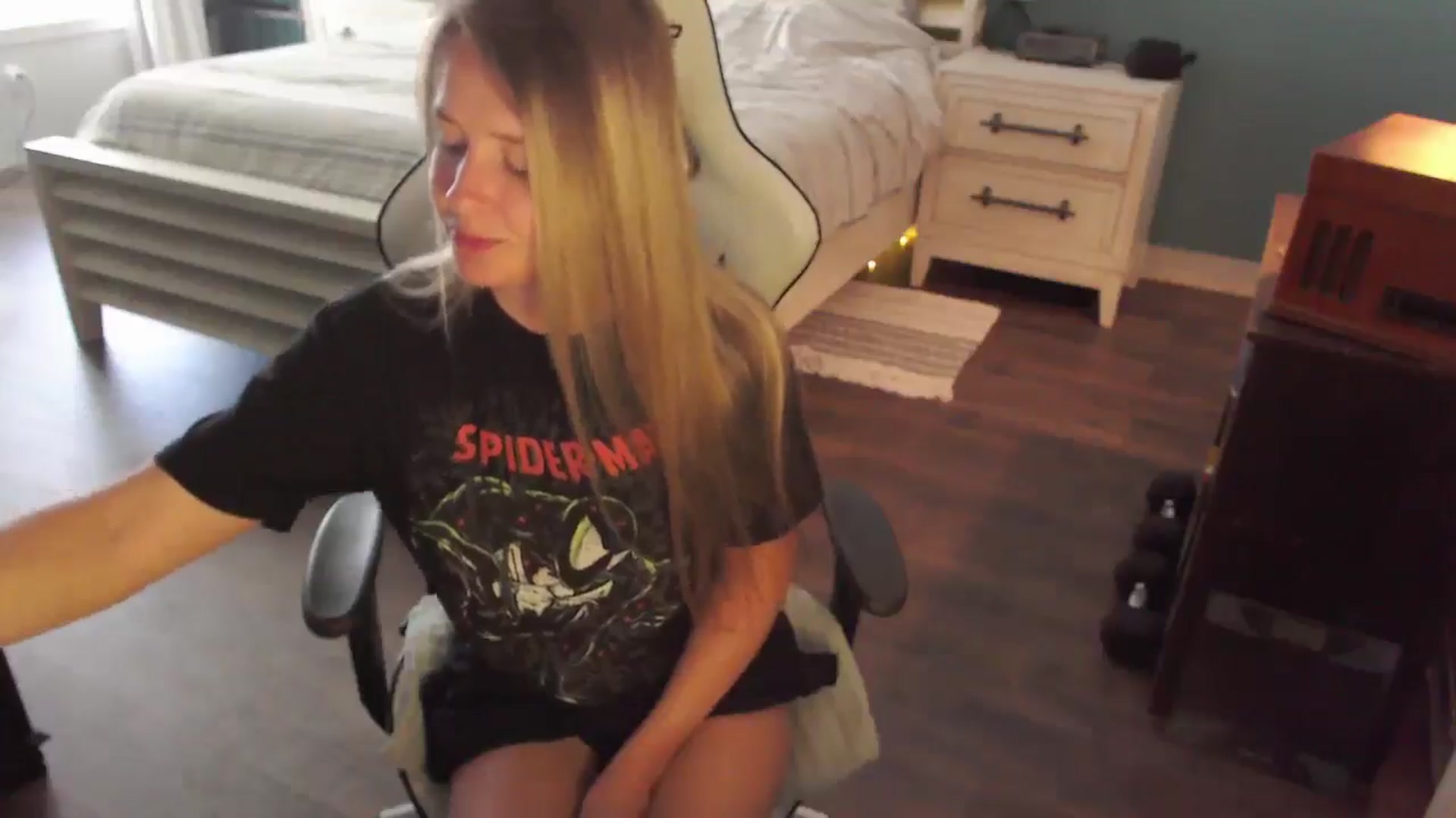 Gallery image thumbnail from ZenZoey's myfreecams stream on, 09/23/2025, 16:45 image 6 of 20