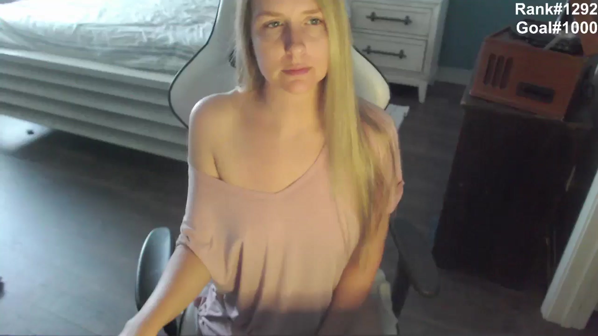 Gallery image thumbnail from ZenZoey's myfreecams stream on, 10/02/2025, 17:29 image 10 of 20