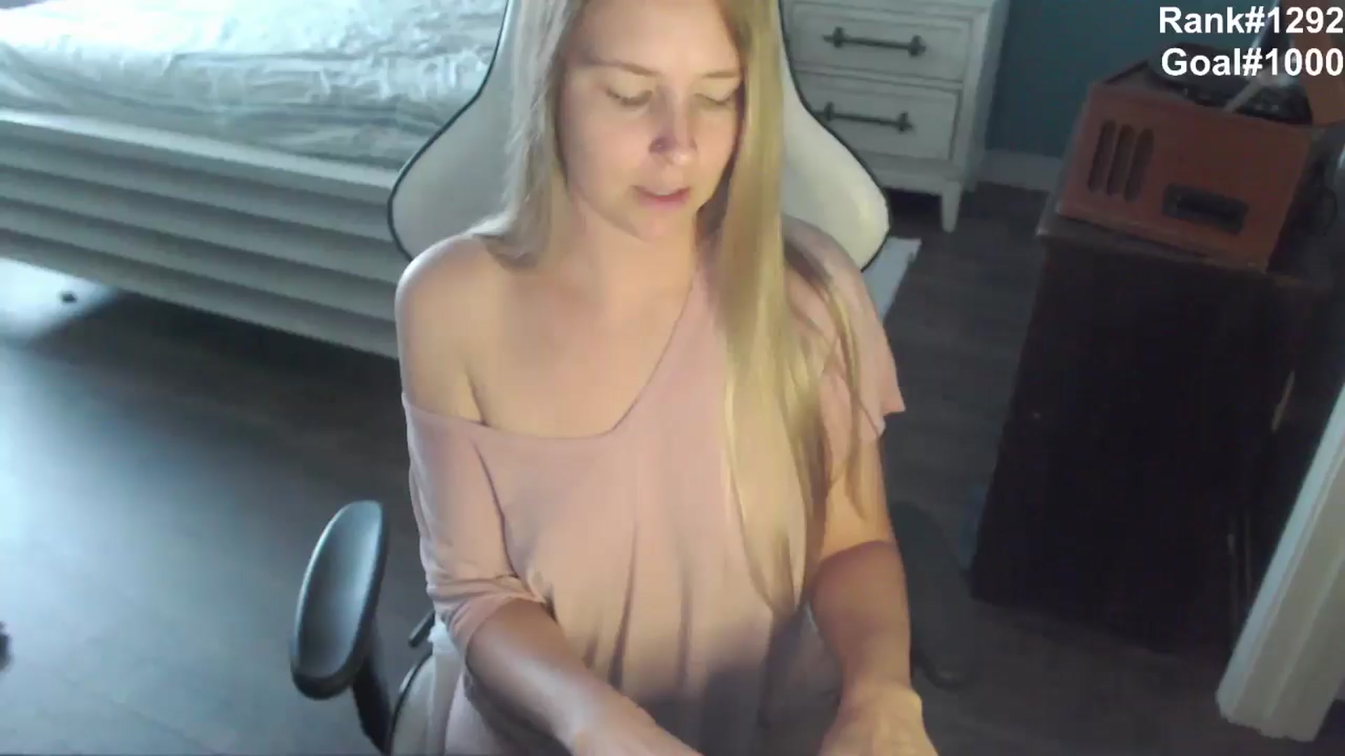 Gallery image thumbnail from ZenZoey's myfreecams stream on, 10/02/2025, 17:29 image 13 of 20