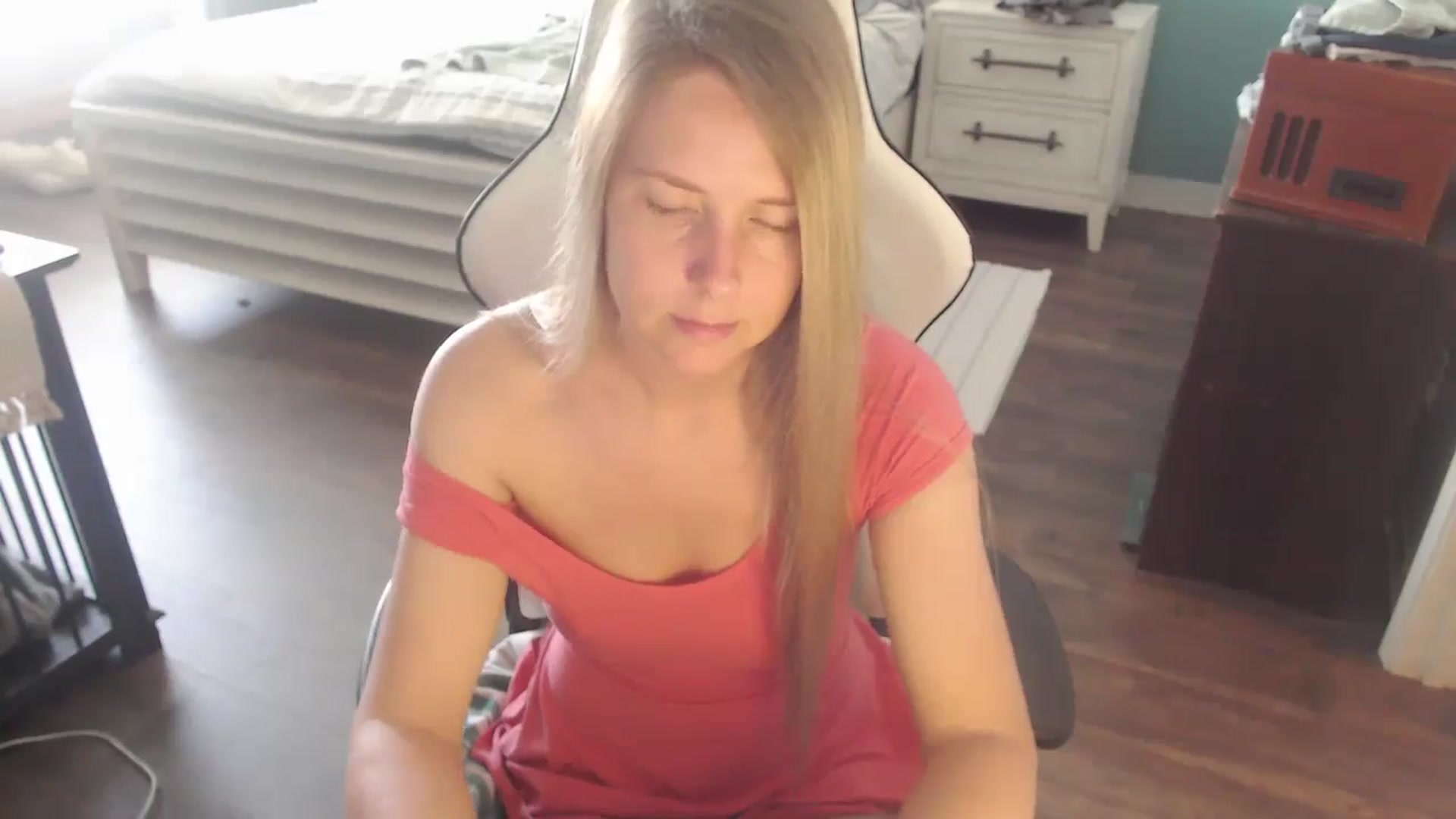 Gallery image thumbnail from ZenZoey's myfreecams stream on, 10/07/2025, 15:42 image 10 of 20