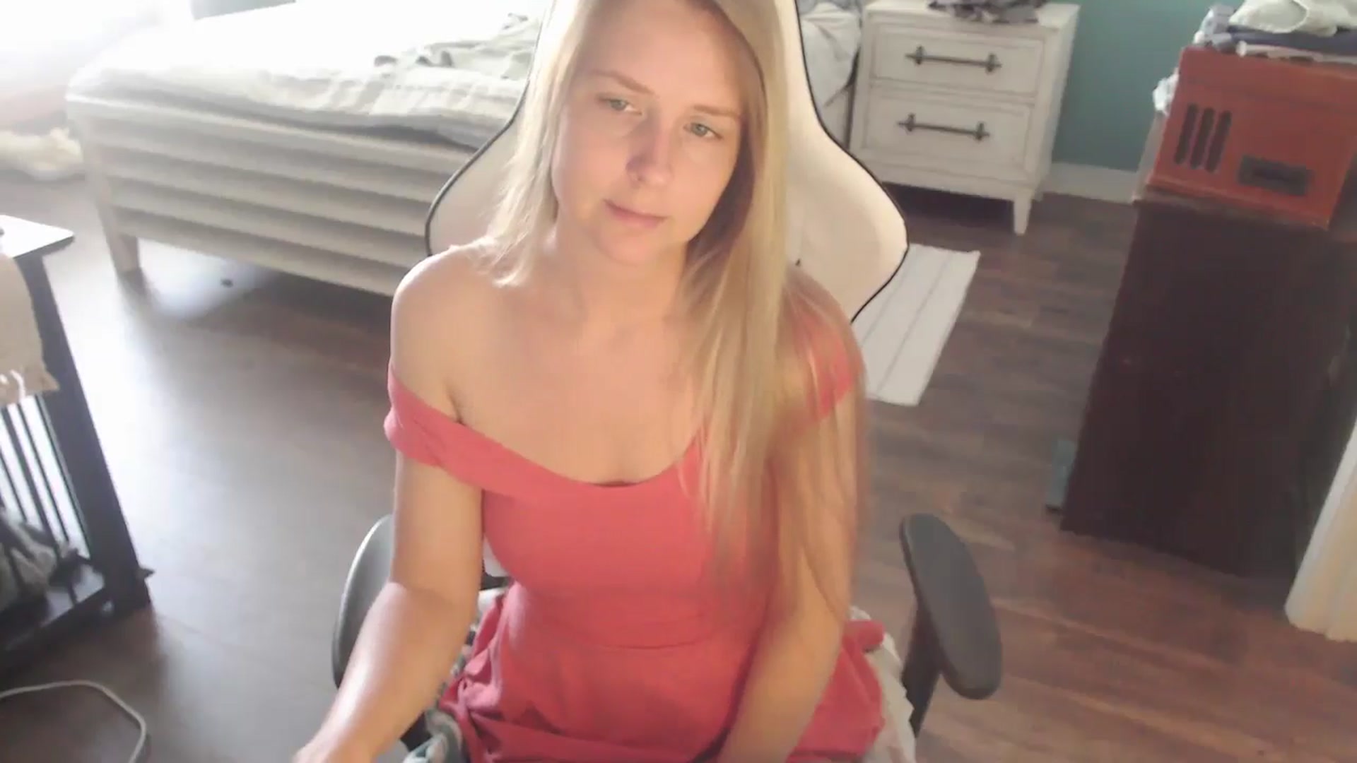 Gallery image thumbnail from ZenZoey's myfreecams stream on, 10/07/2025, 15:42 image 12 of 20