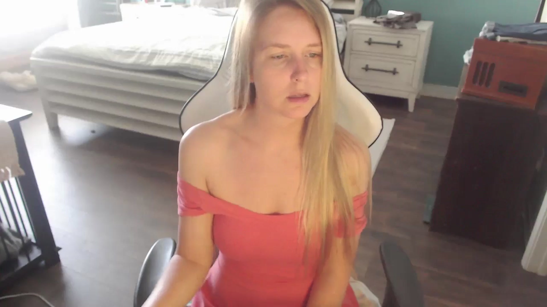 Gallery image thumbnail from ZenZoey's myfreecams stream on, 10/07/2025, 16:08 image 8 of 20