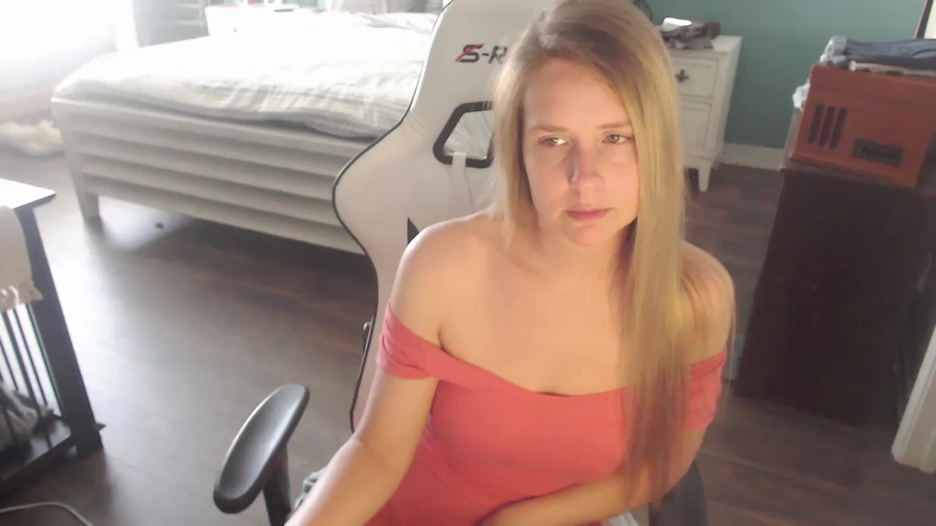 Gallery image thumbnail from ZenZoey's myfreecams stream on, 10/07/2025, 16:08 image 10 of 20