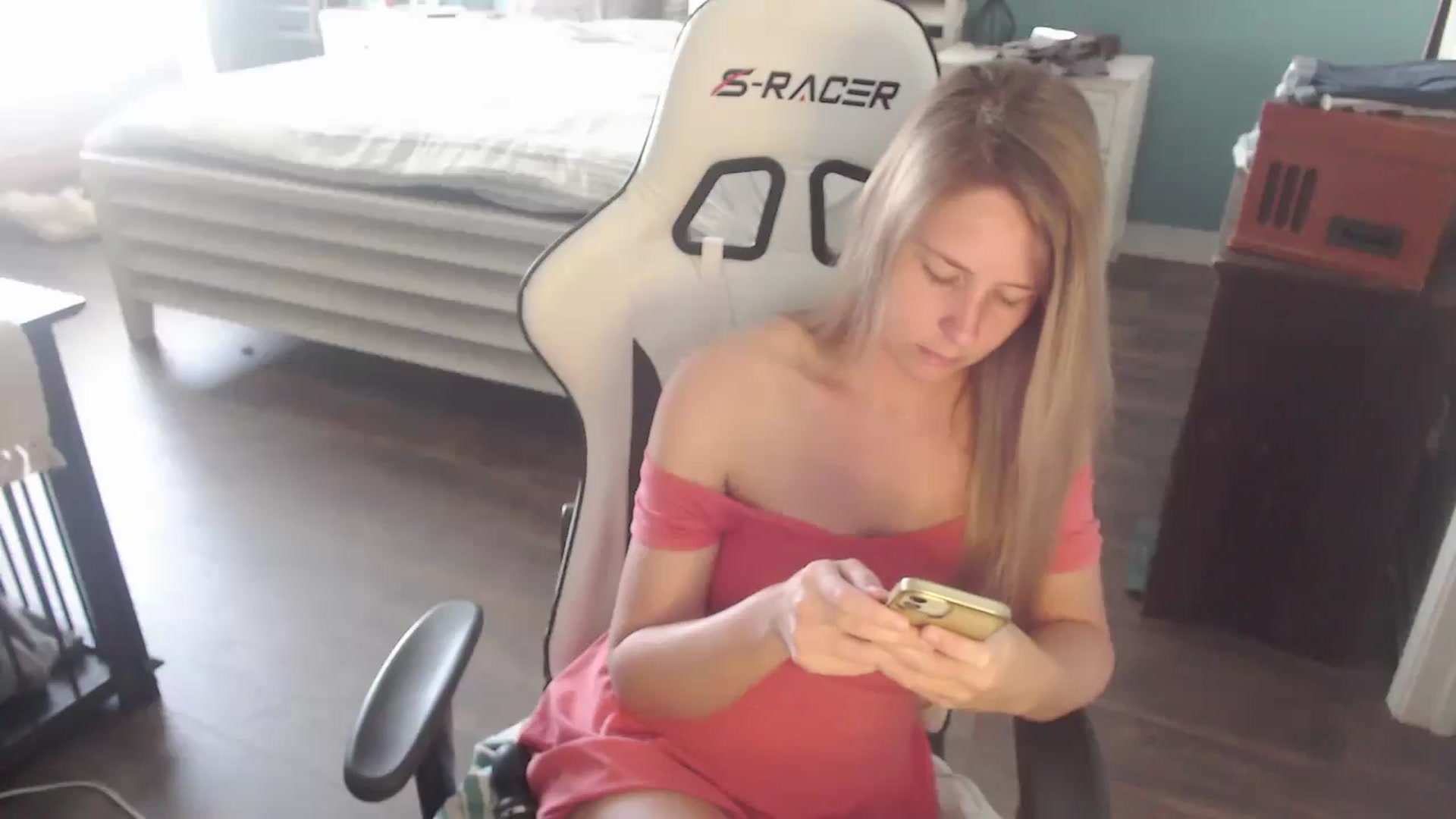 Gallery image thumbnail from ZenZoey's myfreecams stream on, 10/07/2025, 16:08 image 15 of 20