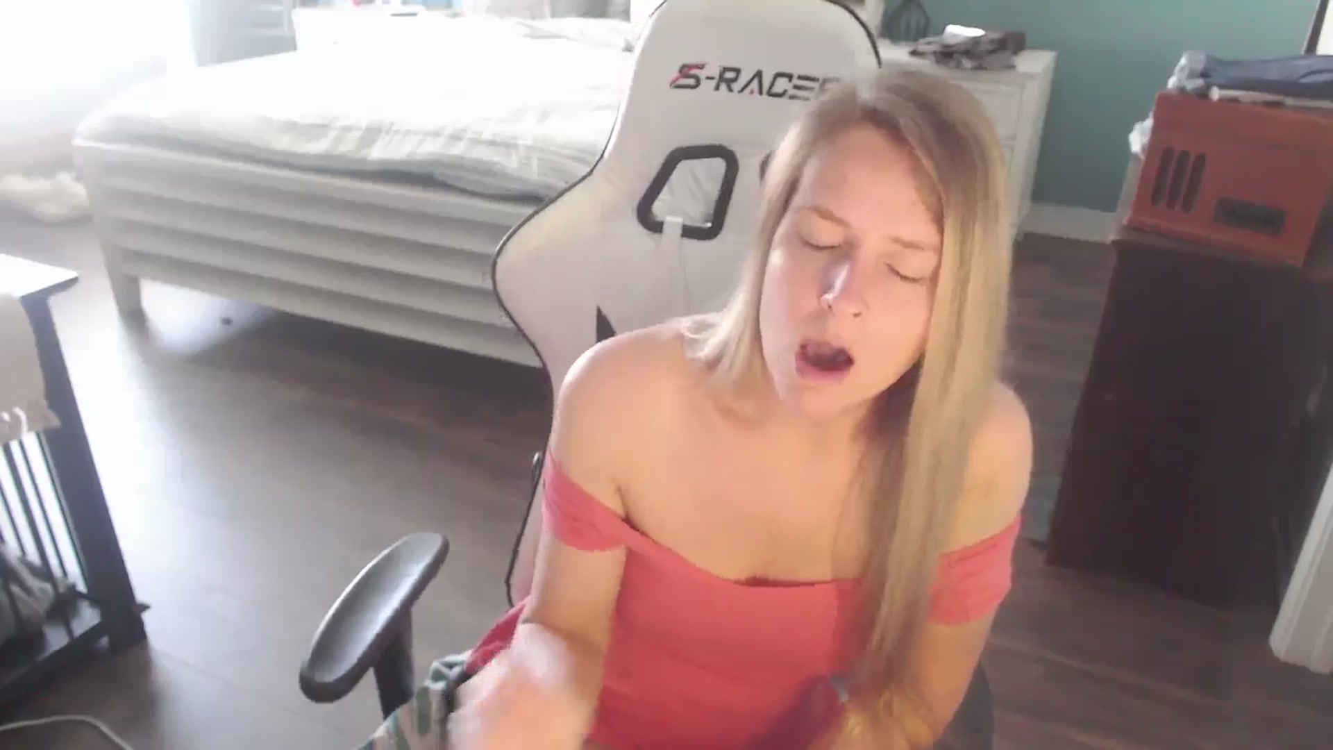 Gallery image thumbnail from ZenZoey's myfreecams stream on, 10/07/2025, 16:08 image 19 of 20