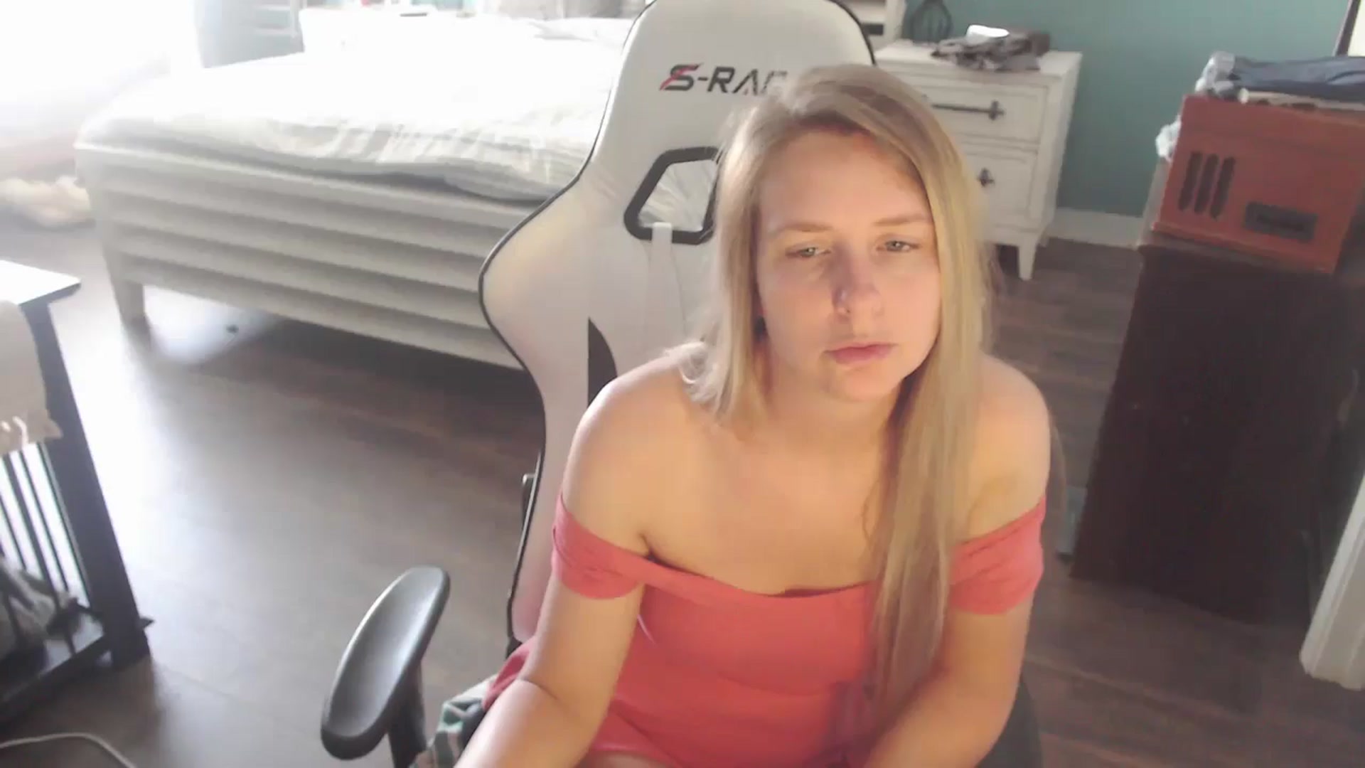 Gallery image thumbnail from ZenZoey's myfreecams stream on, 10/07/2025, 16:08 image 16 of 20