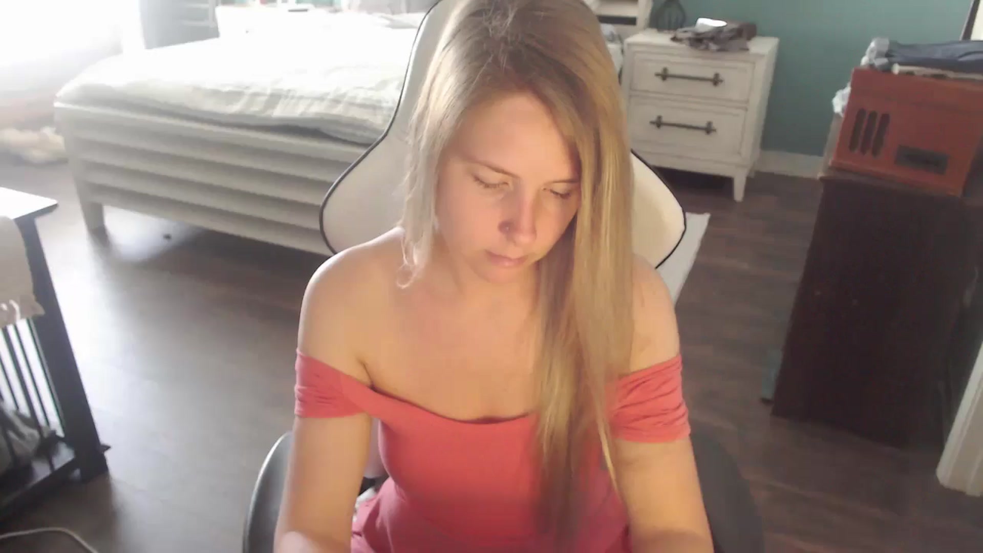 Gallery image thumbnail from ZenZoey's myfreecams stream on, 10/07/2025, 16:08 image 12 of 20