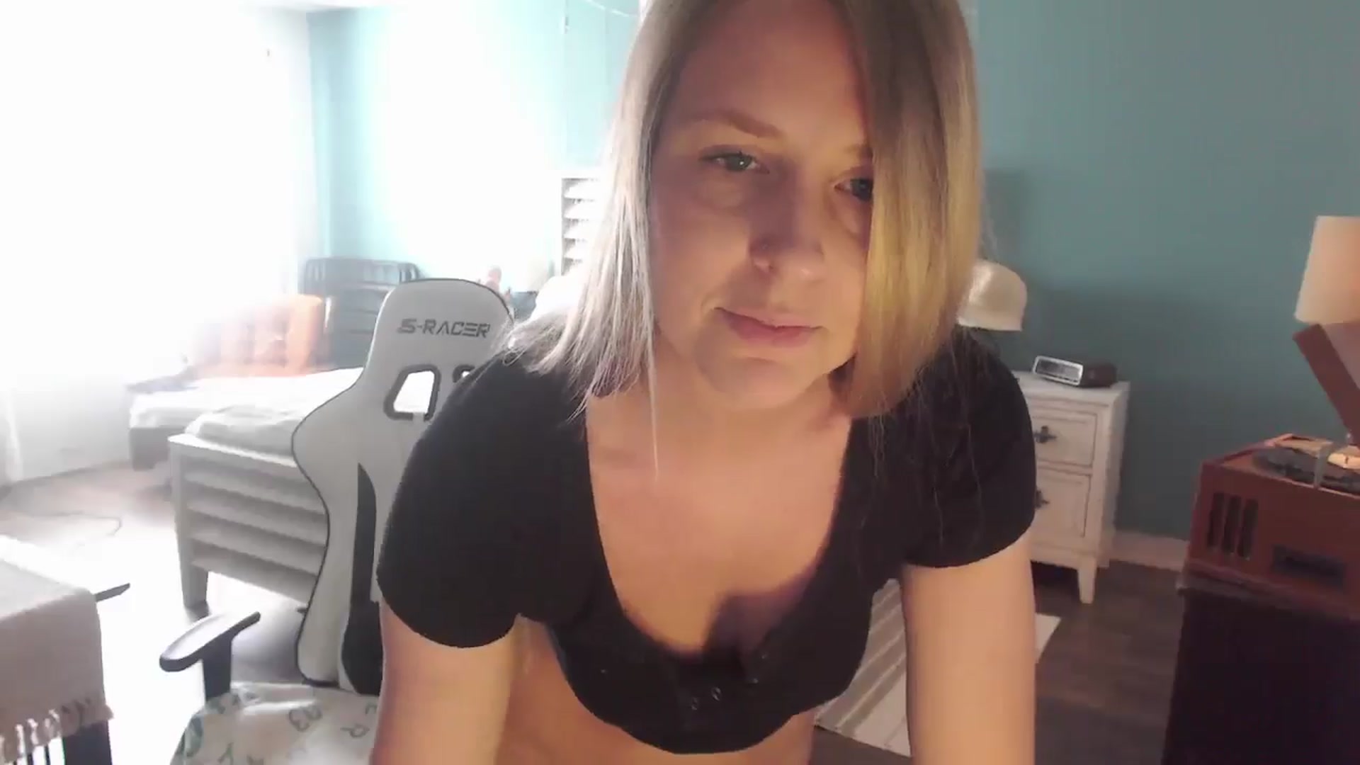 Gallery image thumbnail from ZenZoey's myfreecams stream on, 10/13/2025, 20:28 image 13 of 20