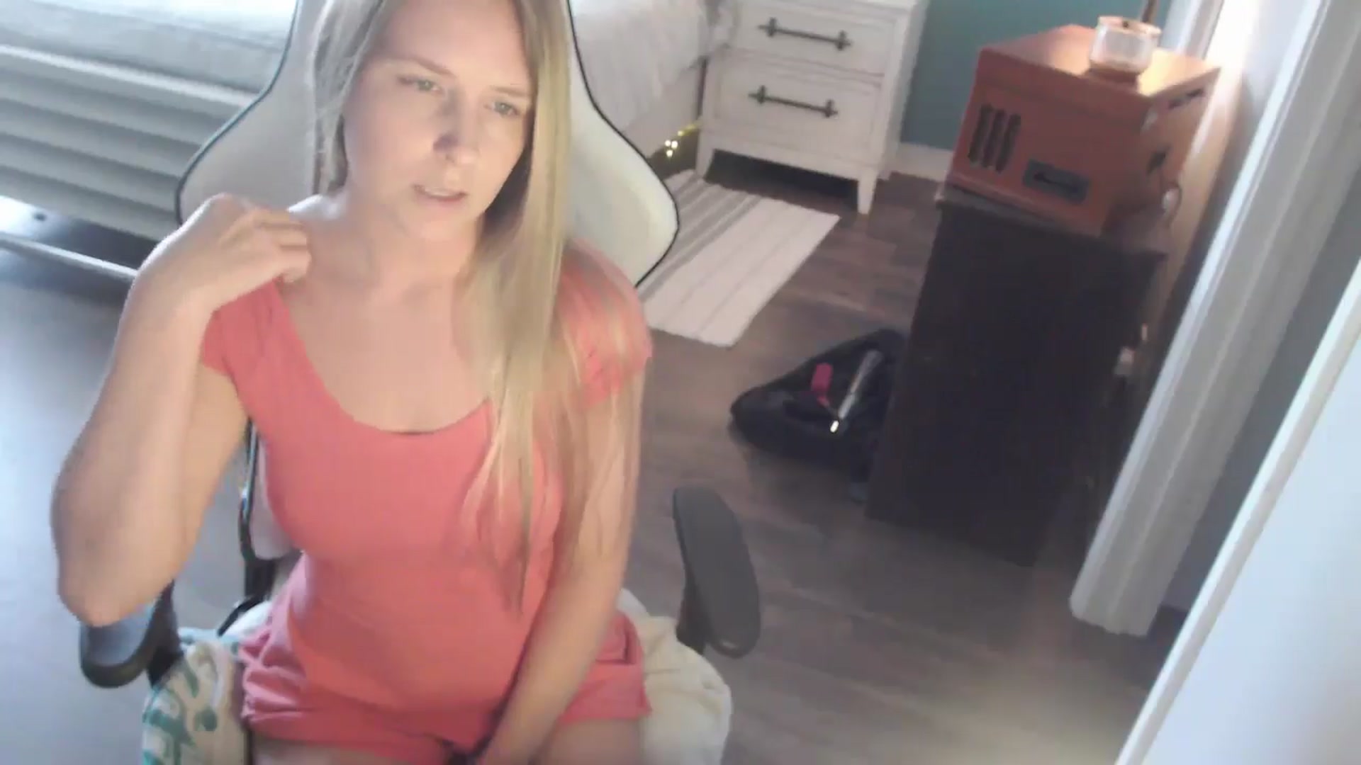 Gallery image thumbnail from ZenZoey's myfreecams stream on, 10/14/2025, 18:58 image 14 of 20