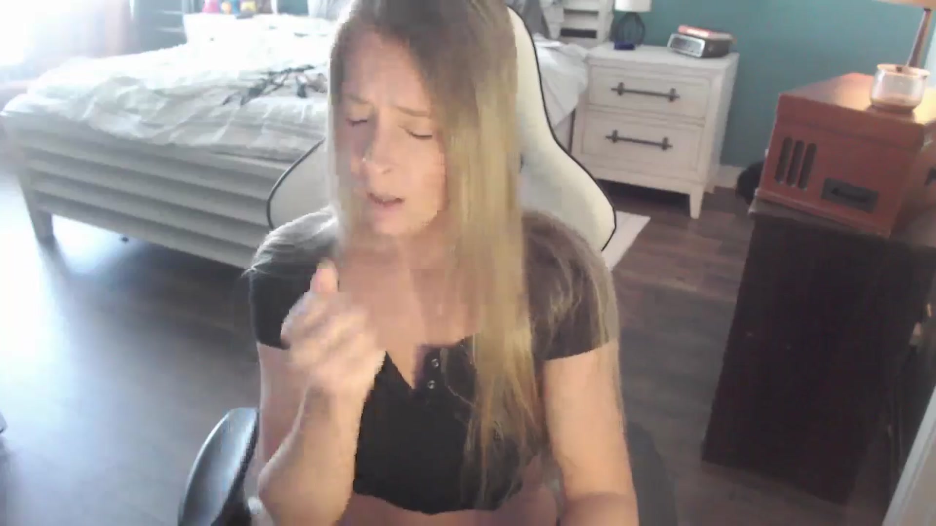 Gallery image thumbnail from ZenZoey's myfreecams stream on, 10/16/2025, 16:51 image 3 of 20