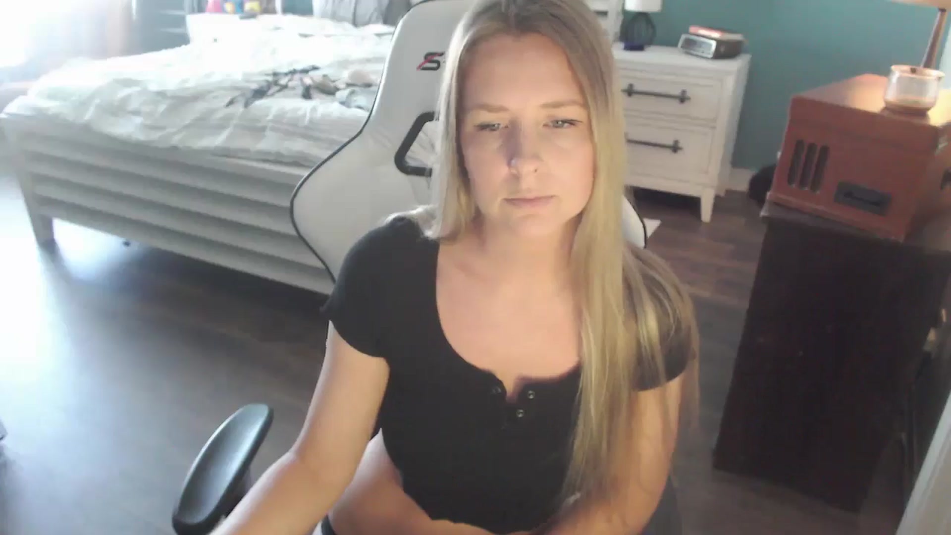 Gallery image thumbnail from ZenZoey's myfreecams stream on, 10/16/2025, 16:51 image 5 of 20