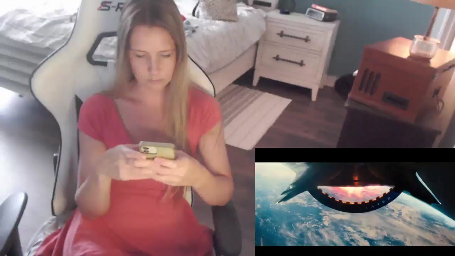 Gallery image thumbnail from ZenZoey's myfreecams stream on, 10/16/2025, 20:31 image 17 of 20