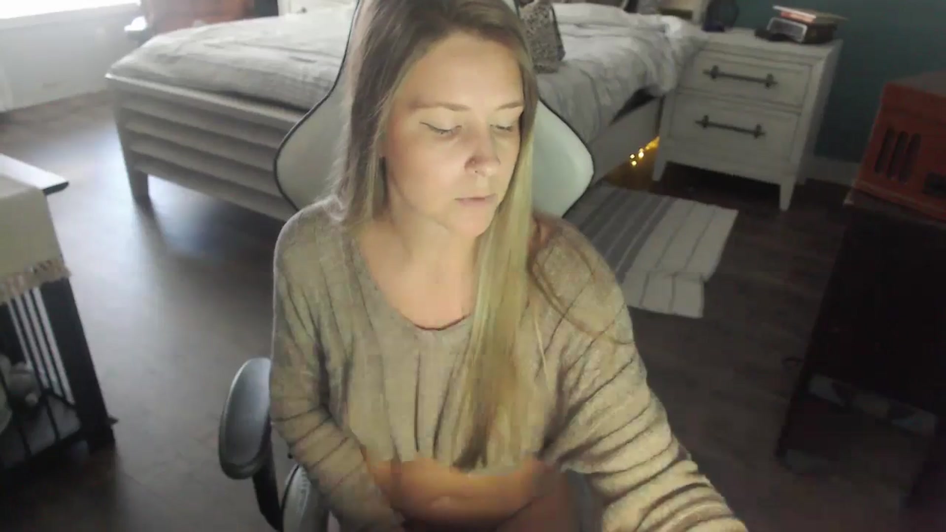 Gallery image thumbnail from ZenZoey's myfreecams stream on, 11/03/2025, 17:01 image 7 of 20