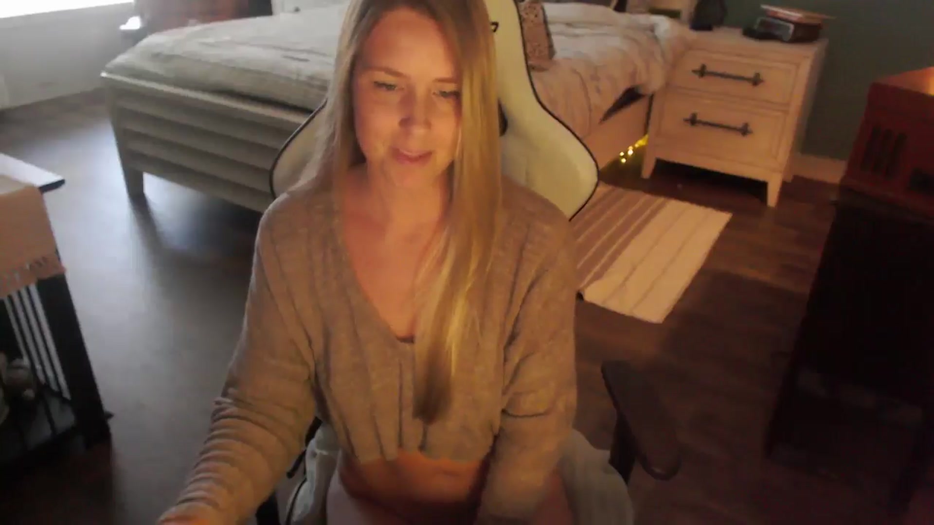 Gallery image thumbnail from ZenZoey's myfreecams stream on, 11/03/2025, 17:33 image 3 of 20