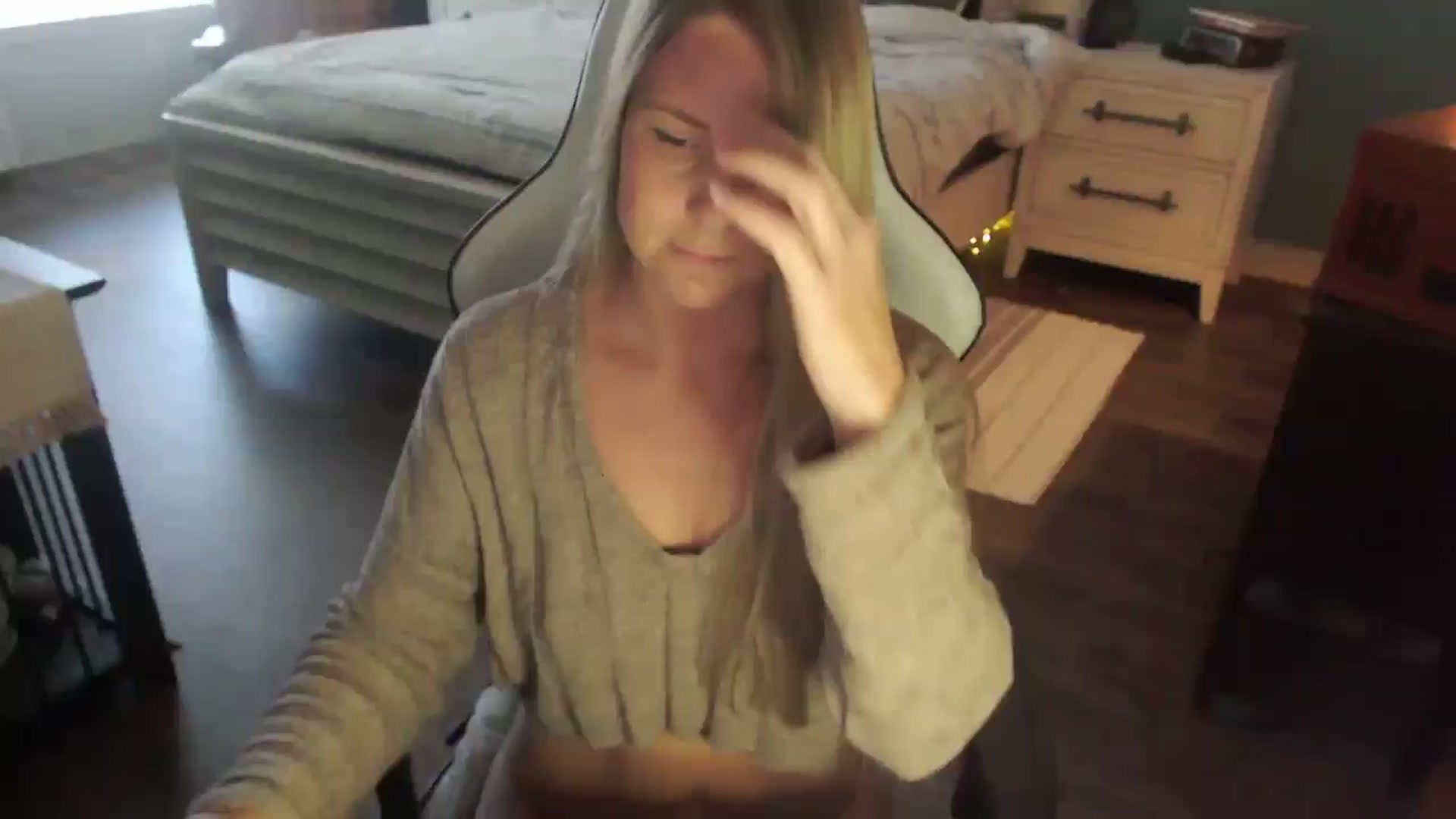 Gallery image thumbnail from ZenZoey's myfreecams stream on, 11/03/2025, 17:33 image 1 of 20