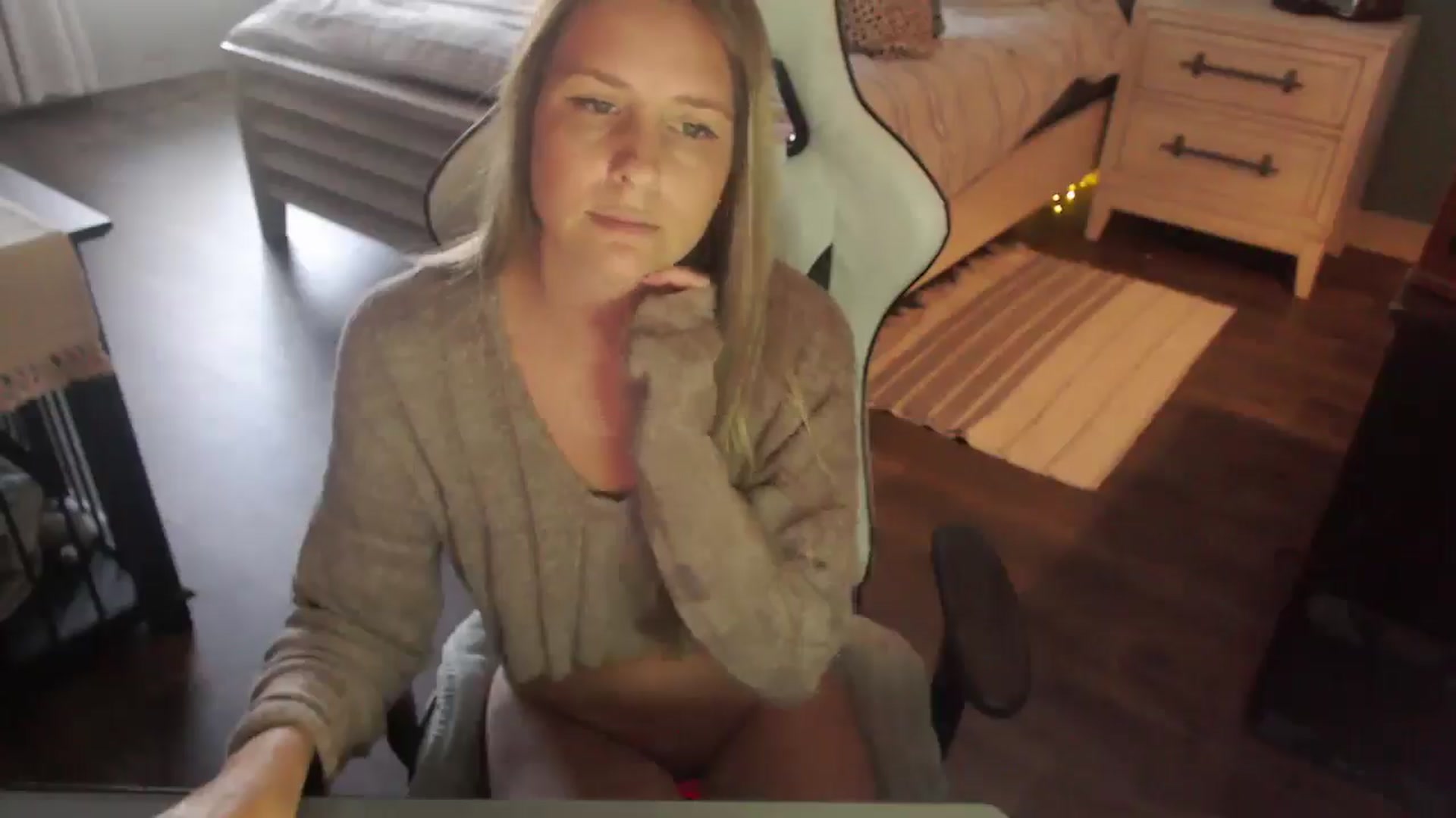 Gallery image thumbnail from ZenZoey's myfreecams stream on, 11/03/2025, 18:19 image 8 of 20