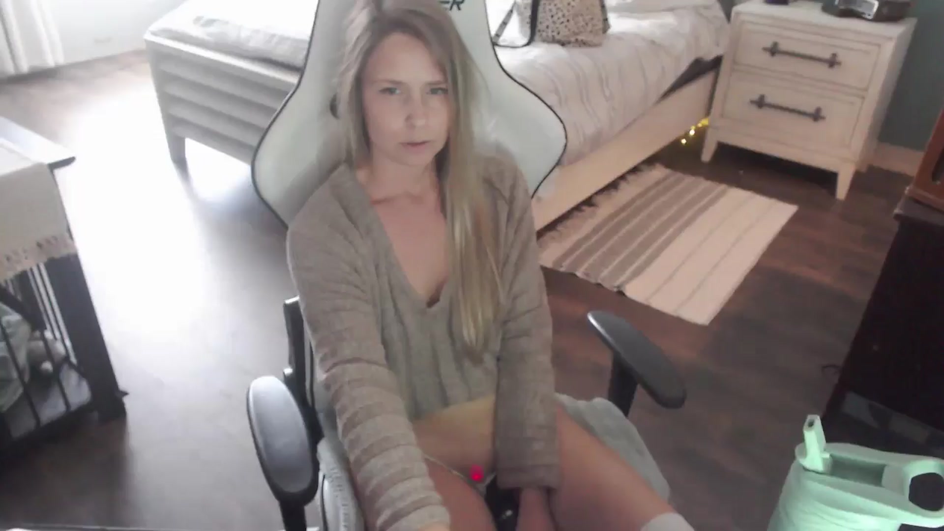 Gallery image thumbnail from ZenZoey's myfreecams stream on, 11/03/2025, 19:15 image 19 of 20