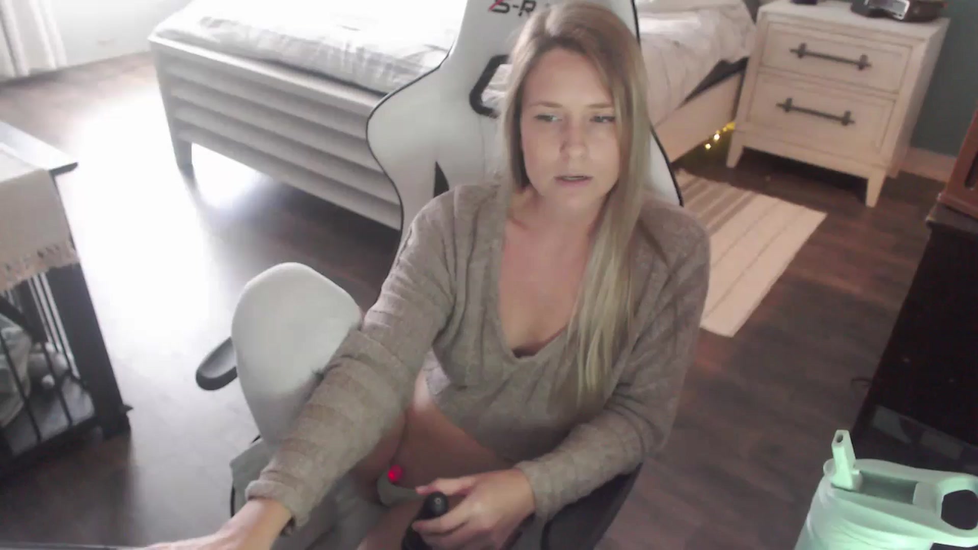 Gallery image thumbnail from ZenZoey's myfreecams stream on, 11/03/2025, 19:15 image 17 of 20