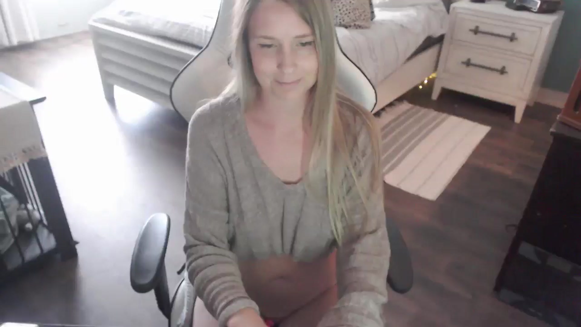 Gallery image thumbnail from ZenZoey's myfreecams stream on, 11/03/2025, 19:34 image 1 of 20