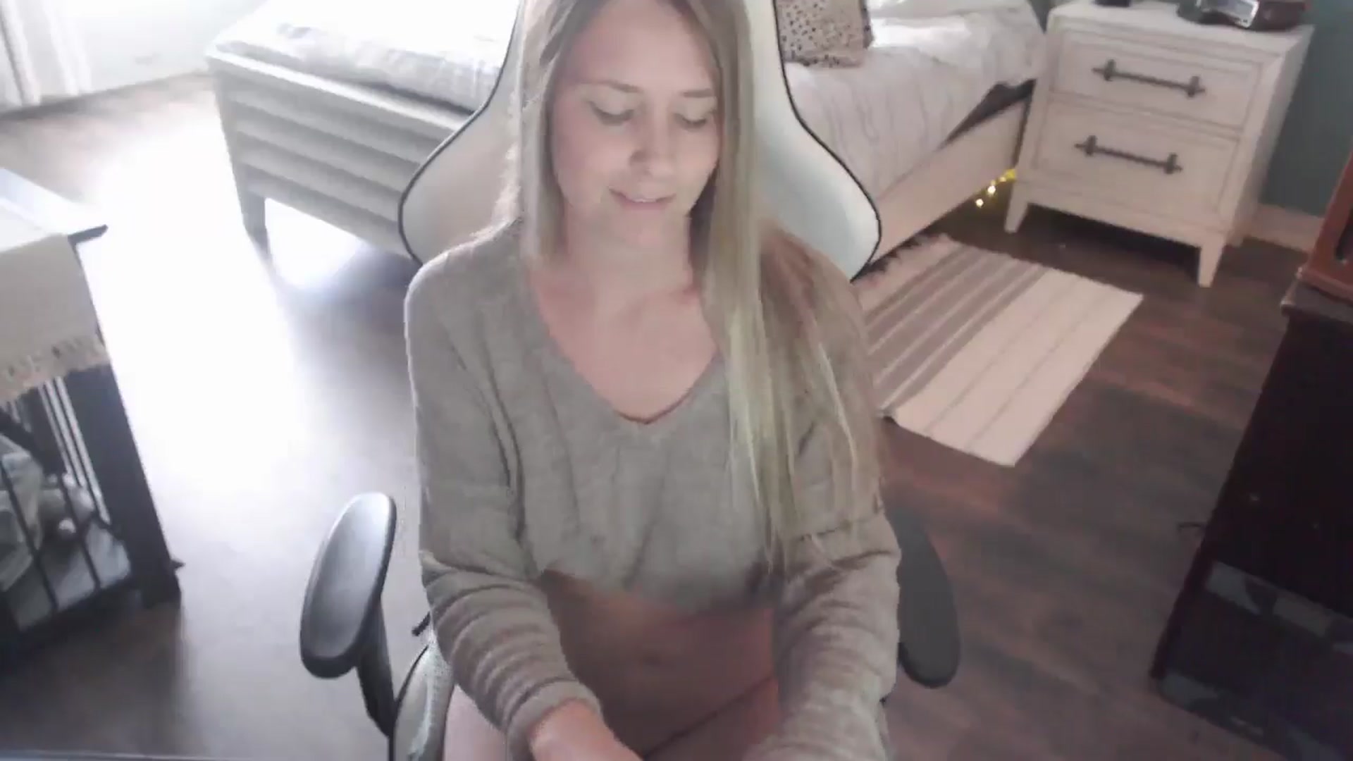 Gallery image thumbnail from ZenZoey's myfreecams stream on, 11/03/2025, 19:34 image 6 of 20